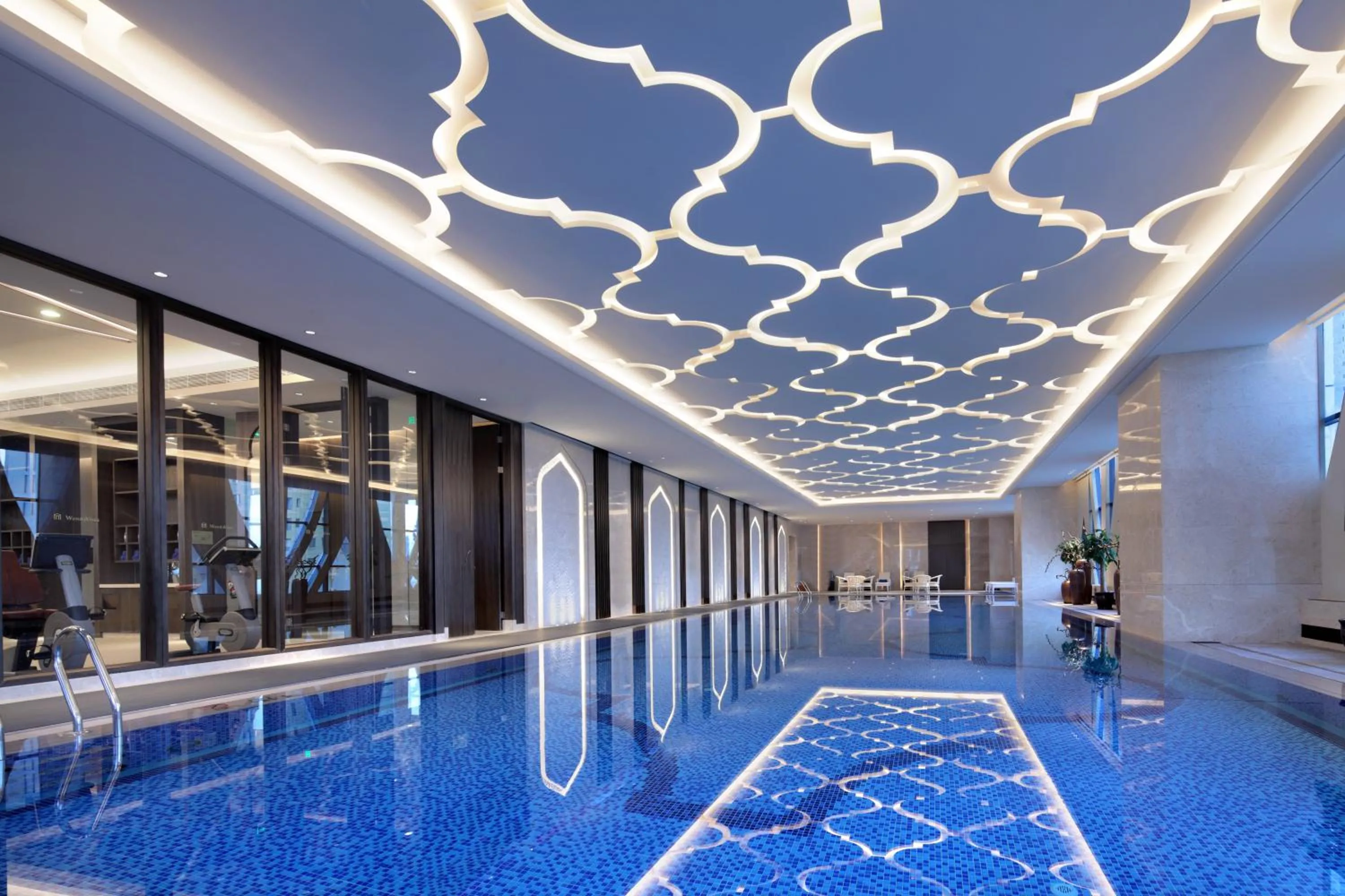Swimming pool in Wanda Vista Hotel Urumqi