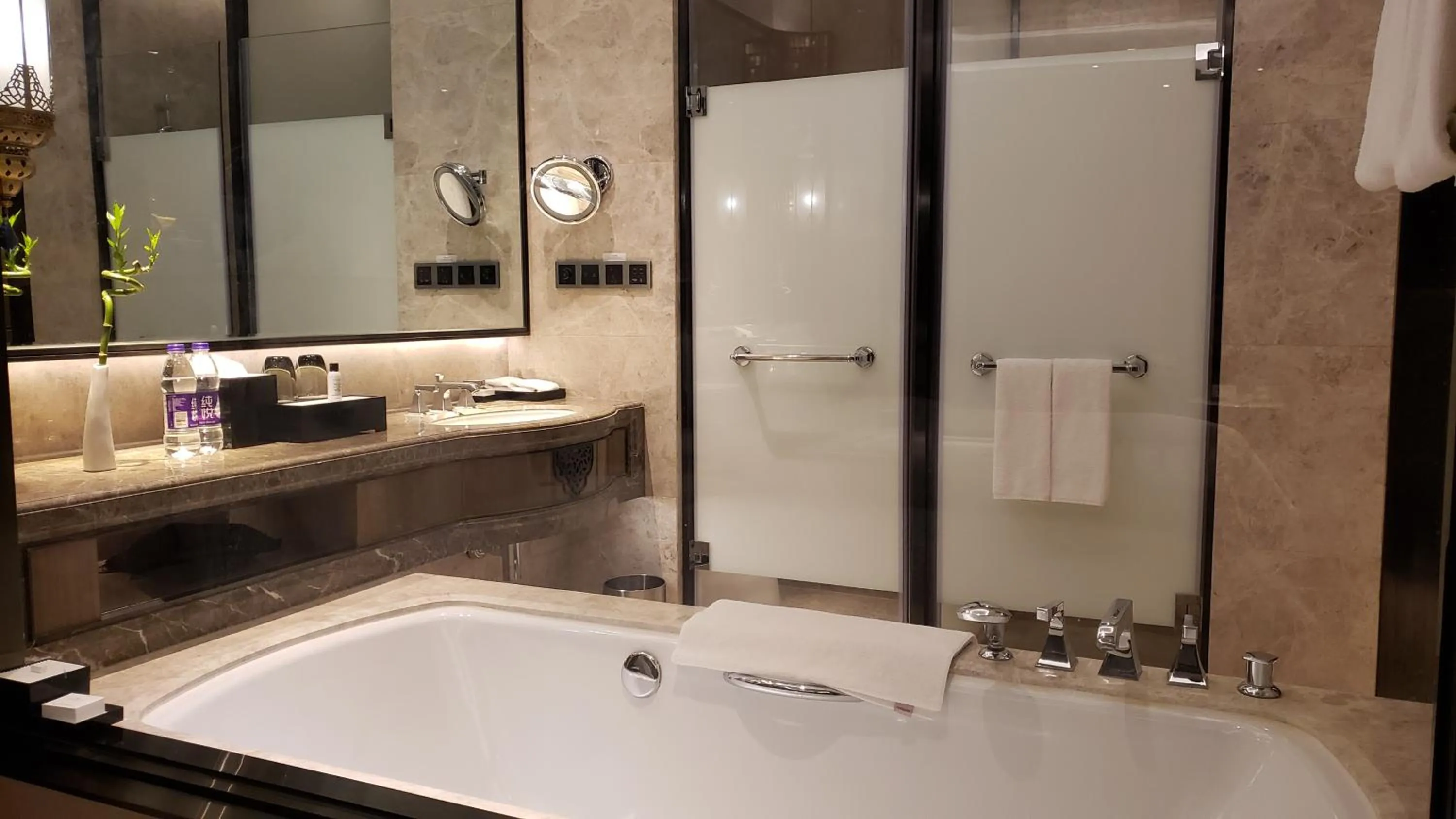 Bath in Wanda Vista Hotel Urumqi