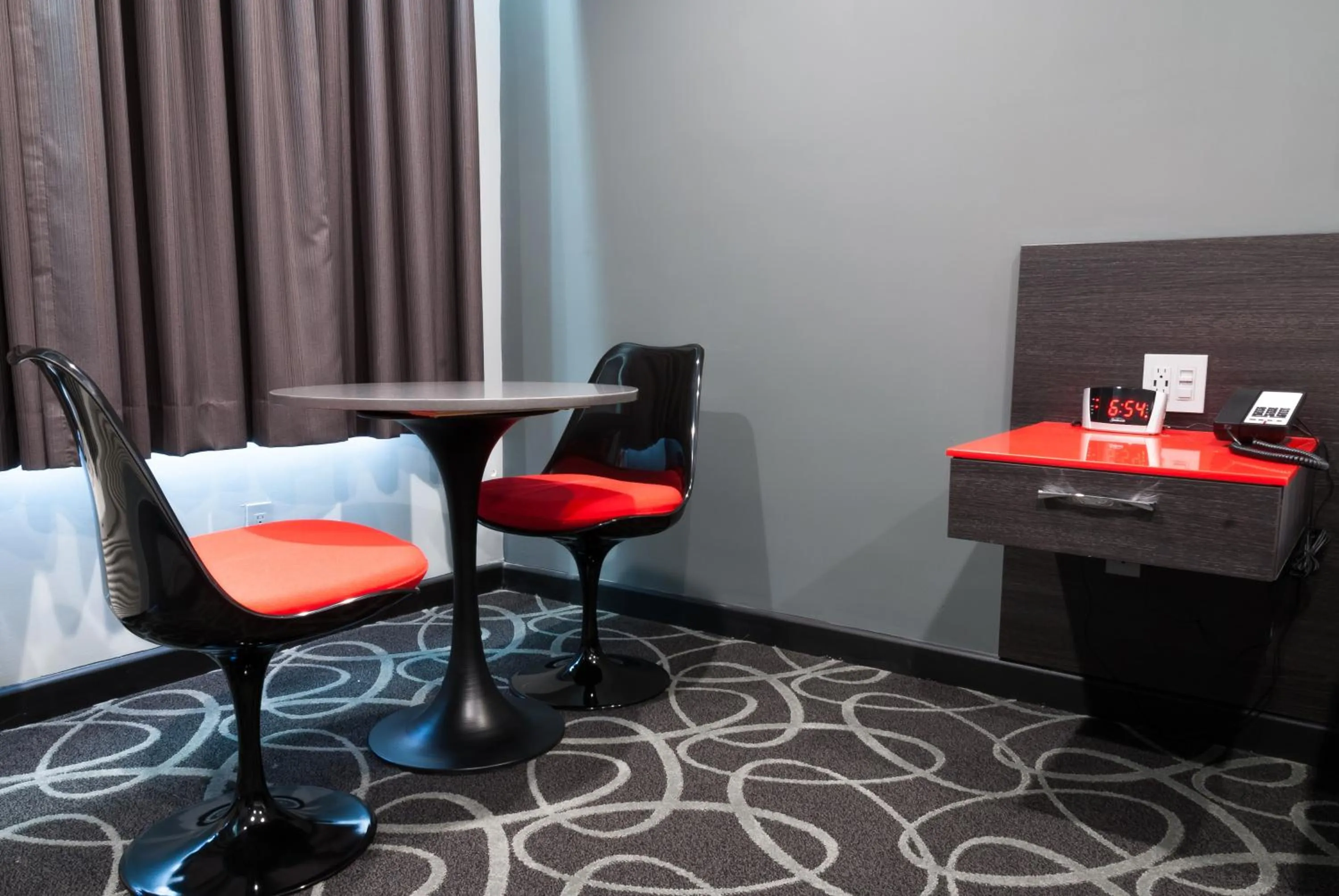 Dining area in Astro Pasadena Hotel