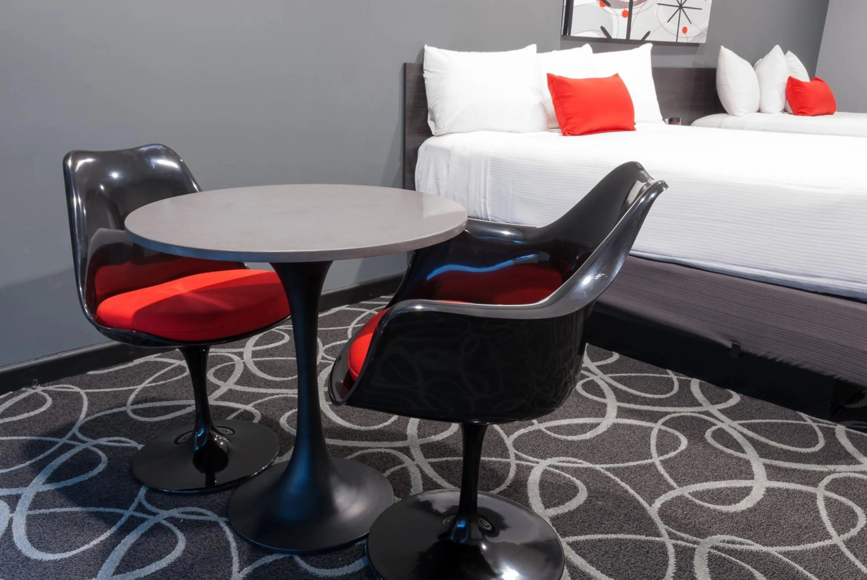 Living room, Bed in Astro Pasadena Hotel