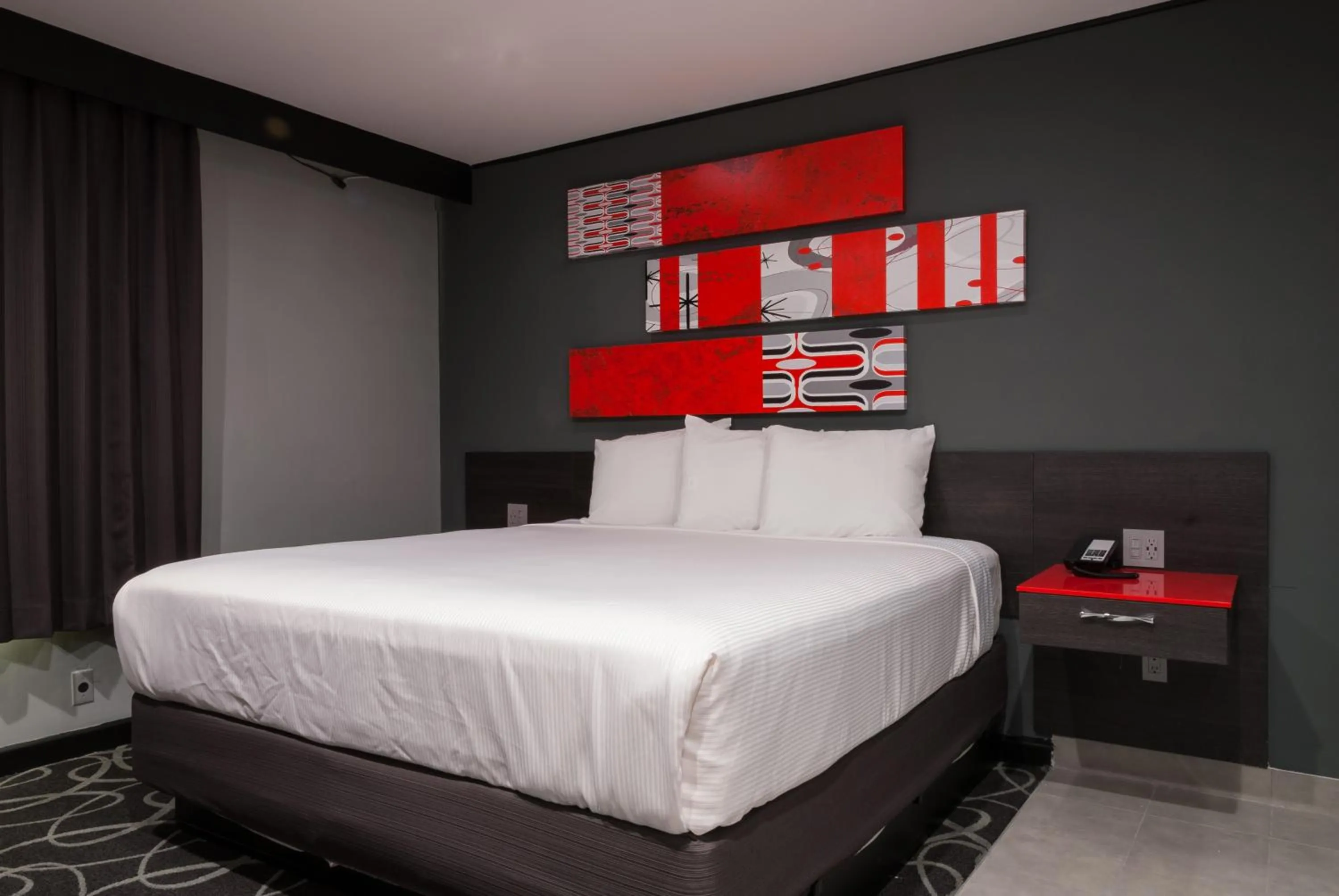 Property building, Bed in Astro Pasadena Hotel