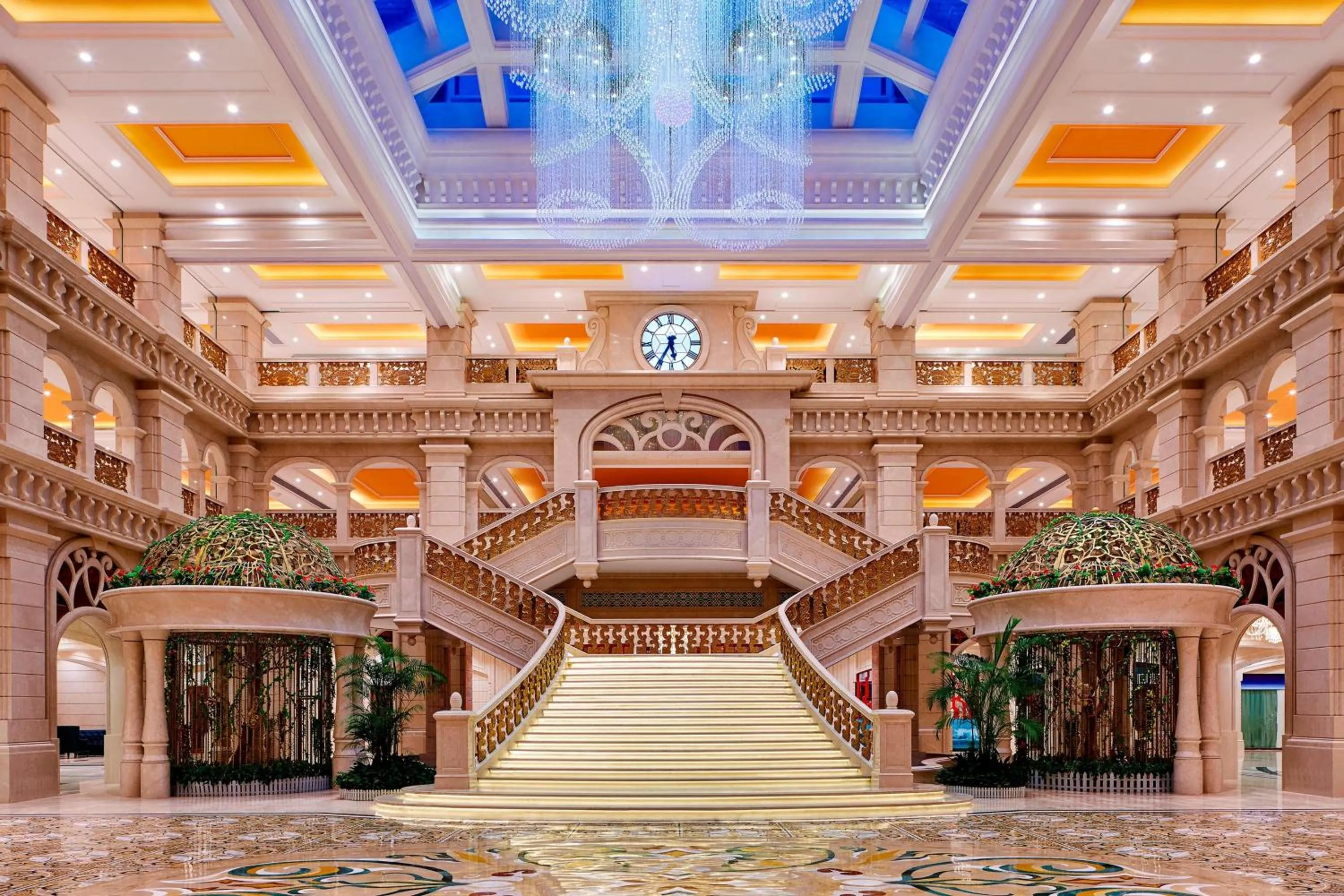 Lobby or reception in Four Points by Sheraton Heyuan Resort