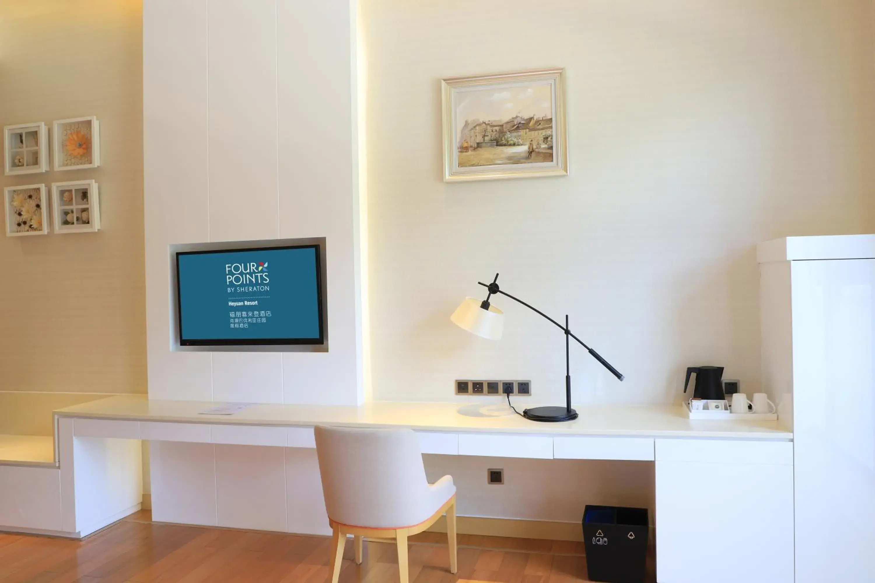 Deluxe Mountain View, Guest room, 1 King, Mountain view in Four Points by Sheraton Heyuan Resort Deluxe Mountain View, Guest room, 1 King, Mountain view in Four Points by Sheraton Heyuan Resort