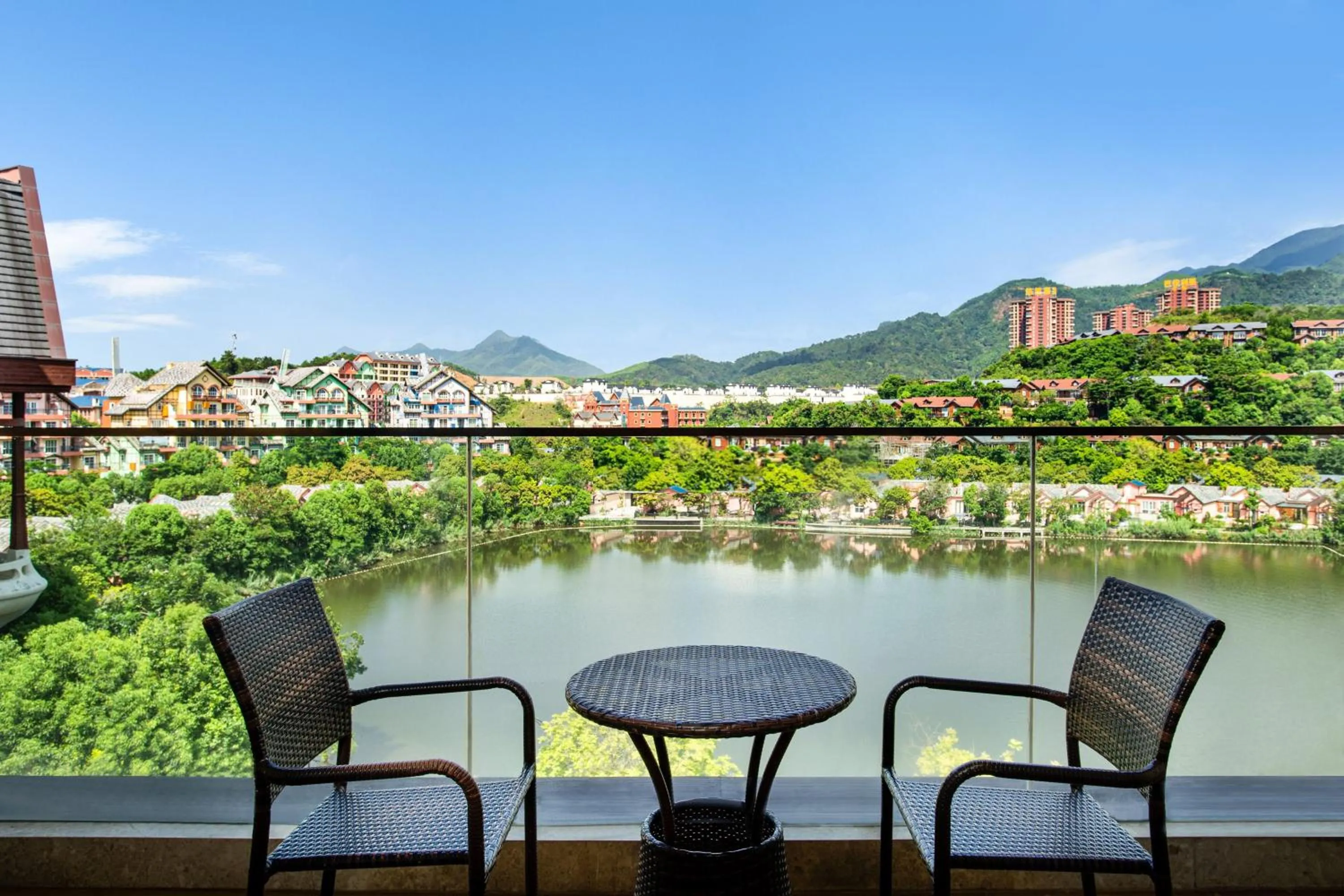 Photo of the whole room in Four Points by Sheraton Heyuan Resort