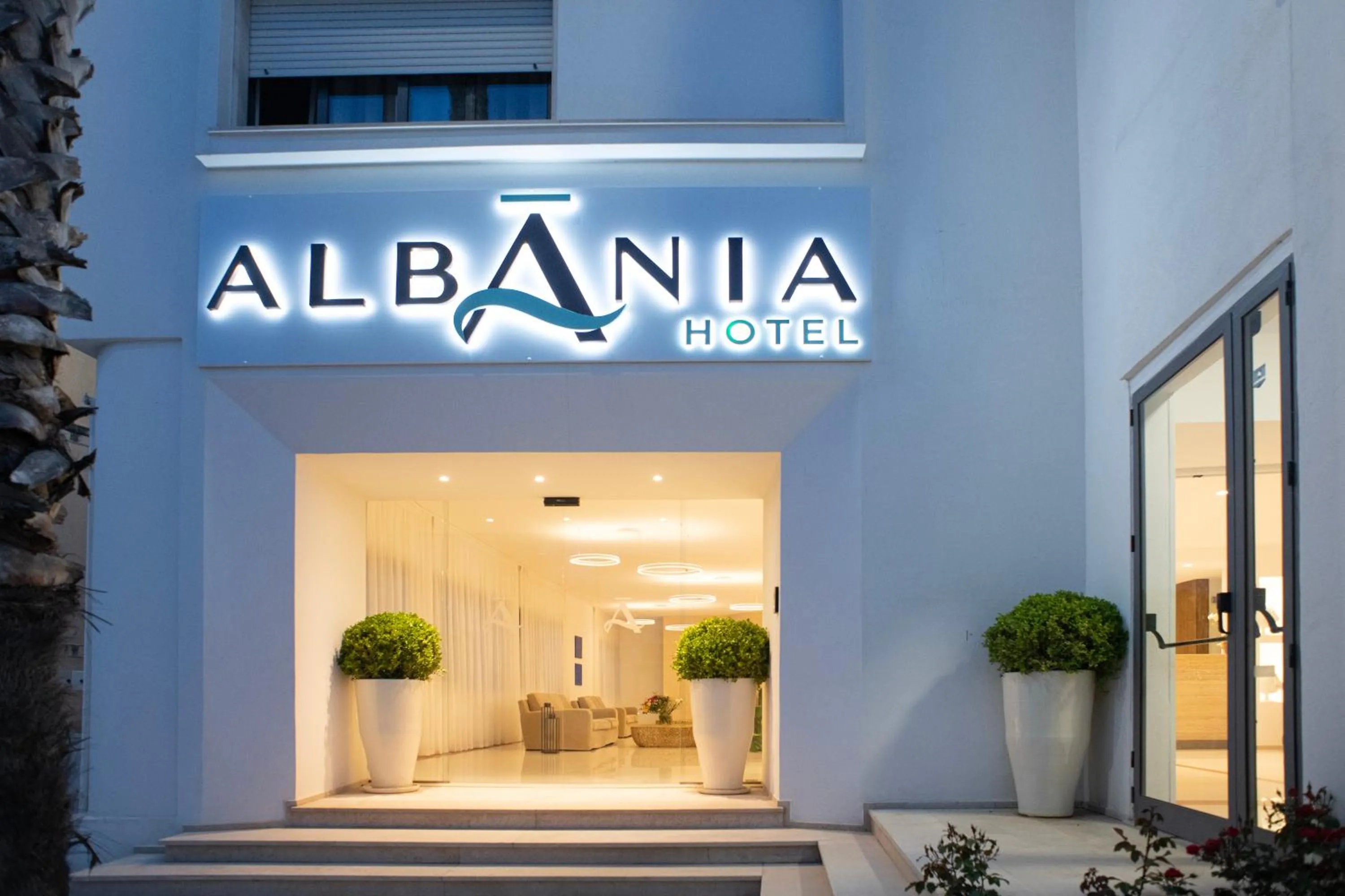 Property building in Hotel Albània