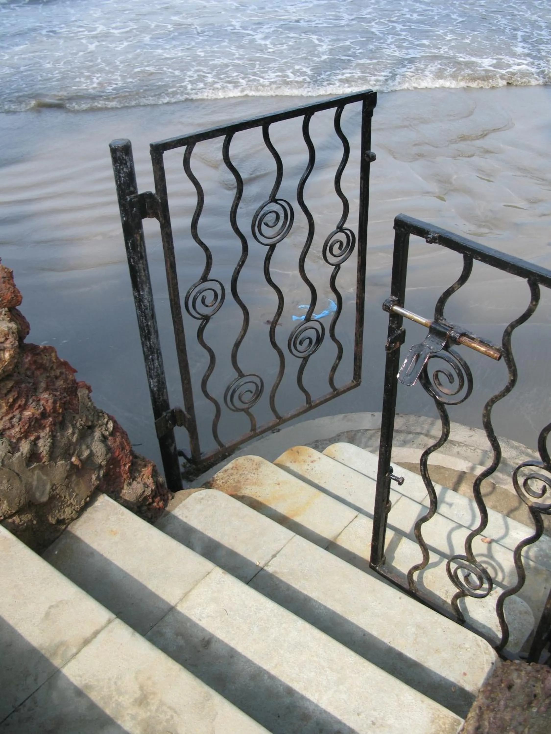 Beach in O Pescador an Indy Resort