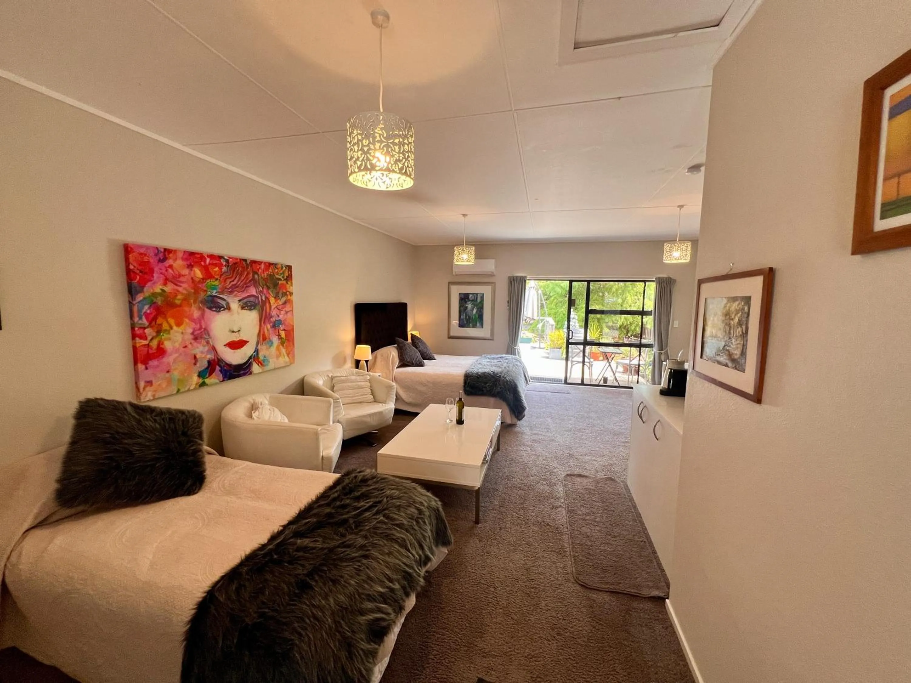 Communal lounge/ TV room, Bed in Swan House