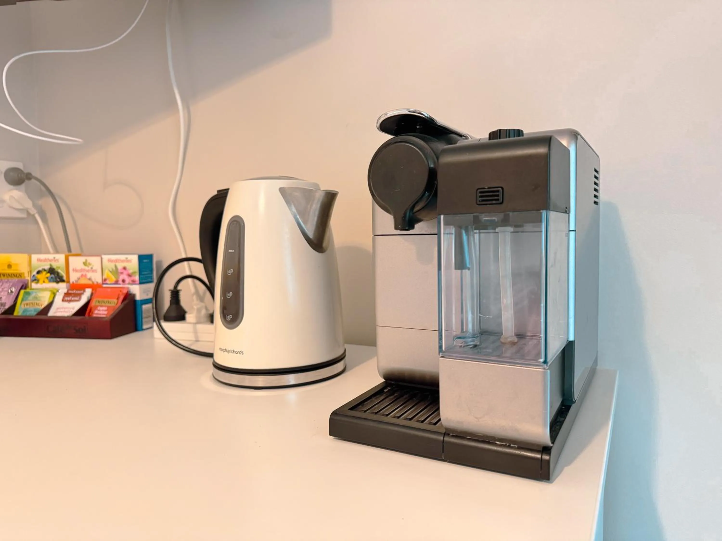 Coffee/tea facilities in Swan House