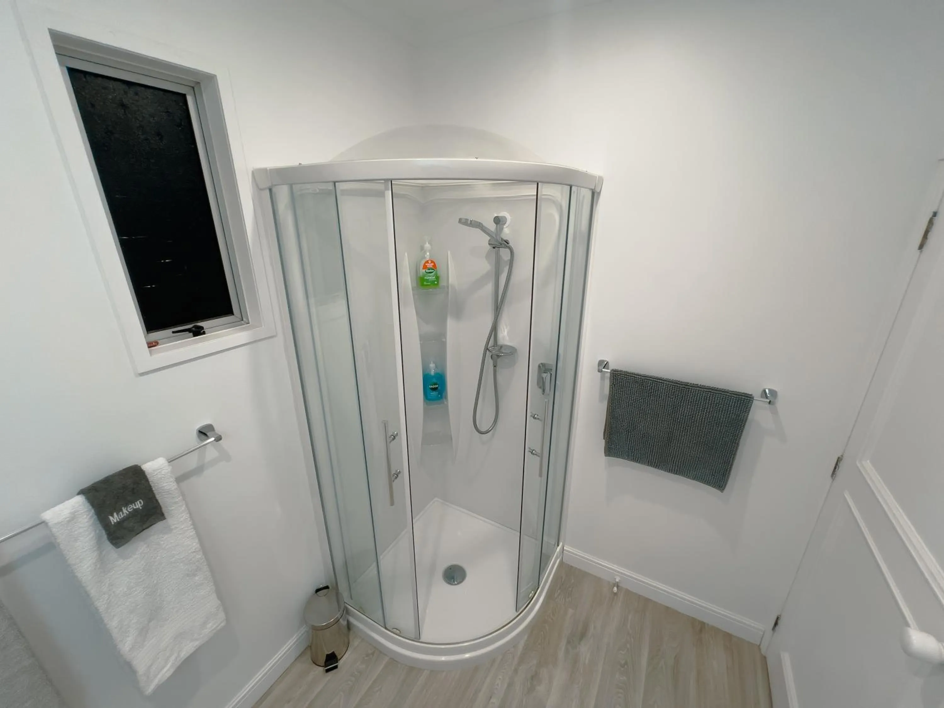 Shower in Swan House