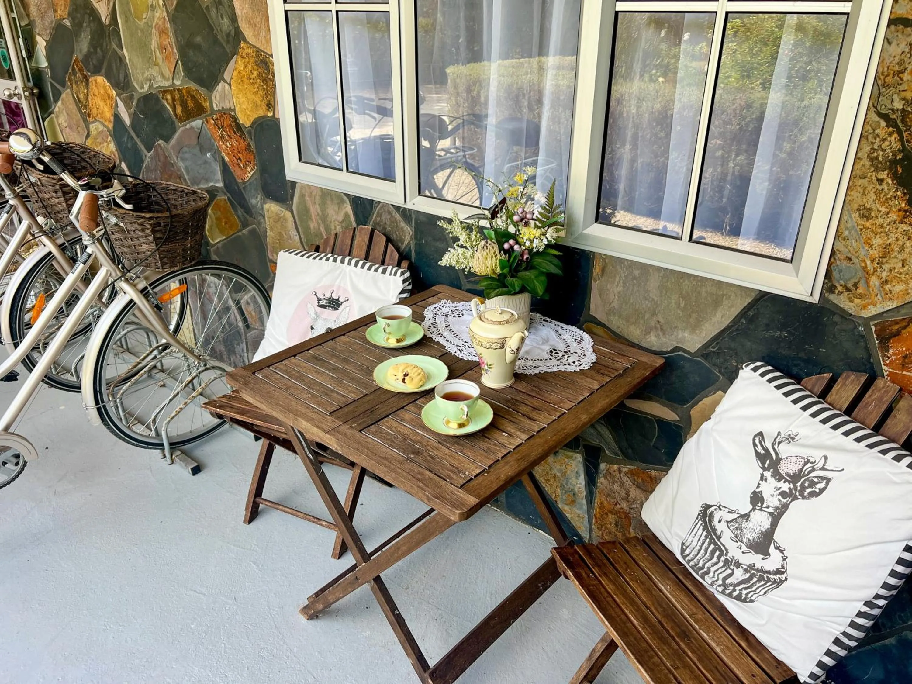 Coffee/tea facilities in Swan House