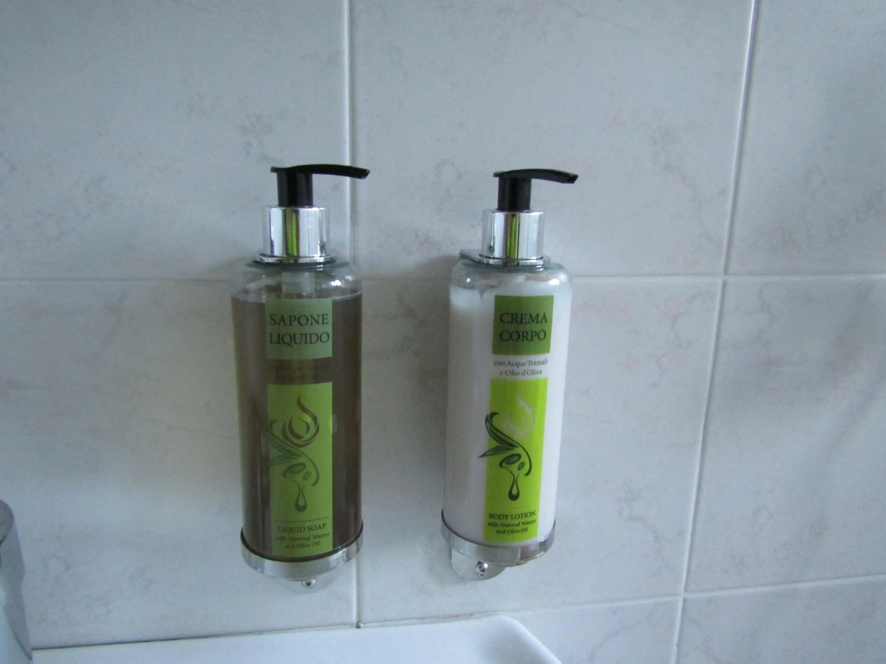 Shower in Hotel Menapace