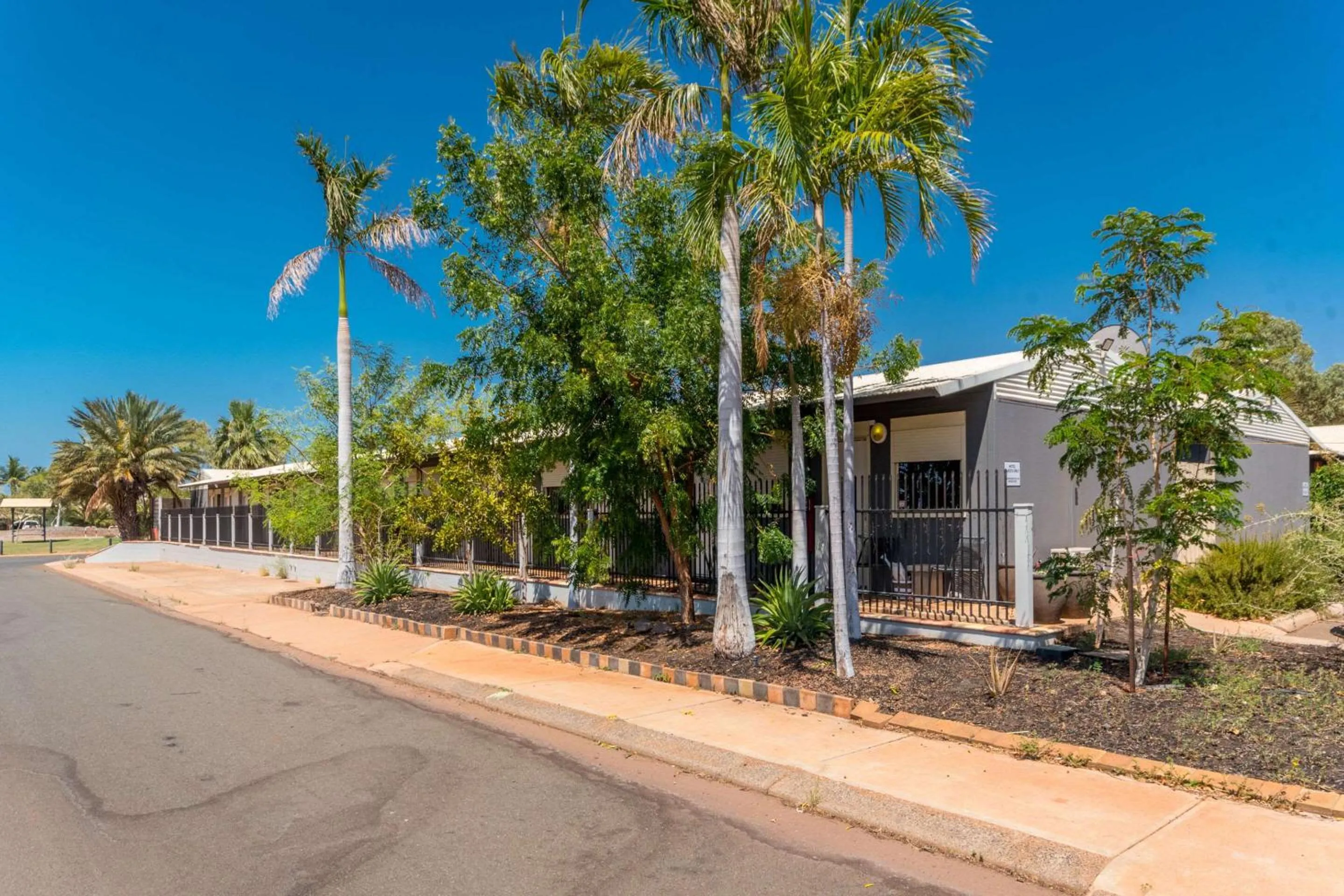 Property building in Econo Lodge Karratha