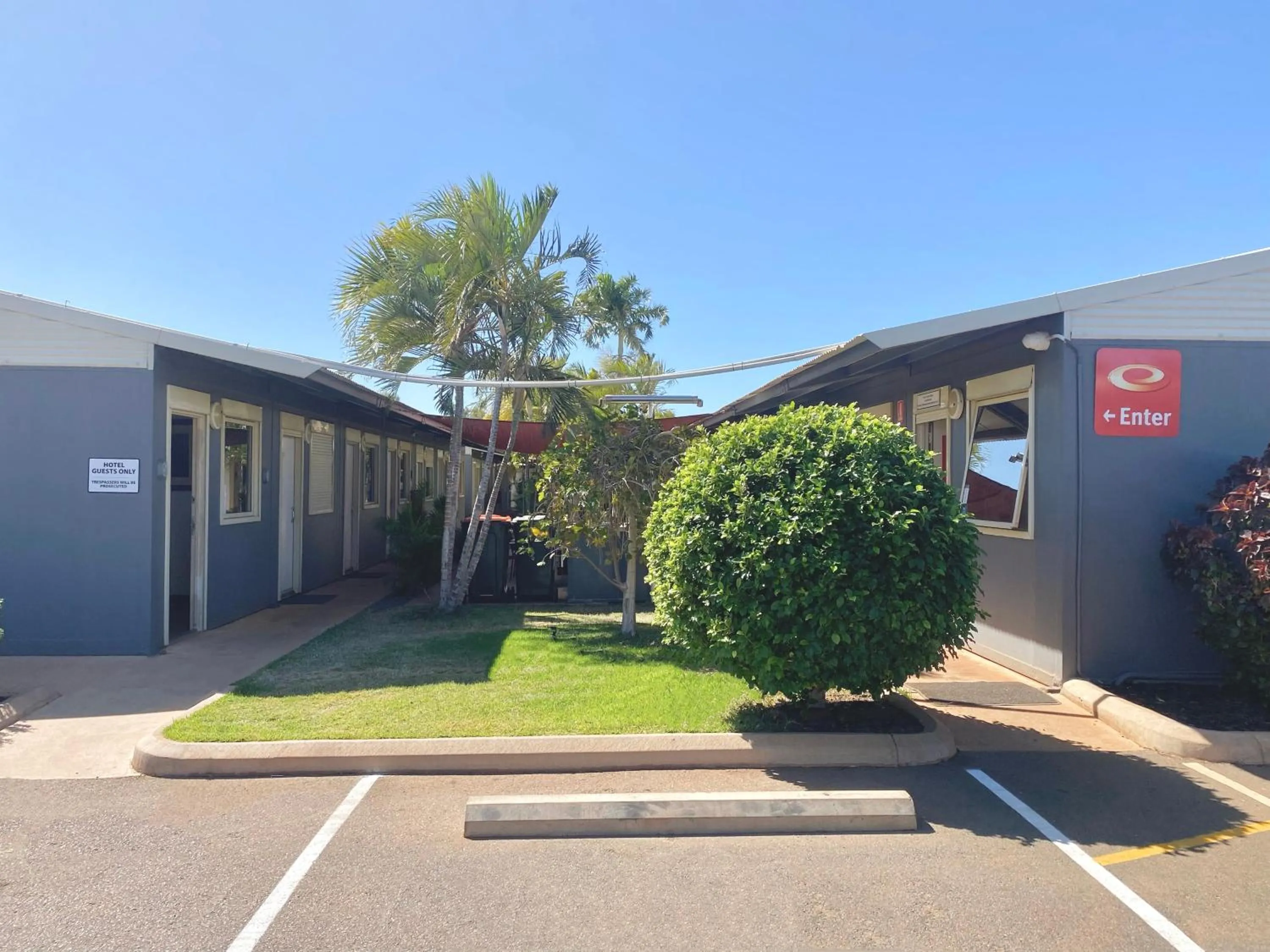 Property building in Econo Lodge Karratha