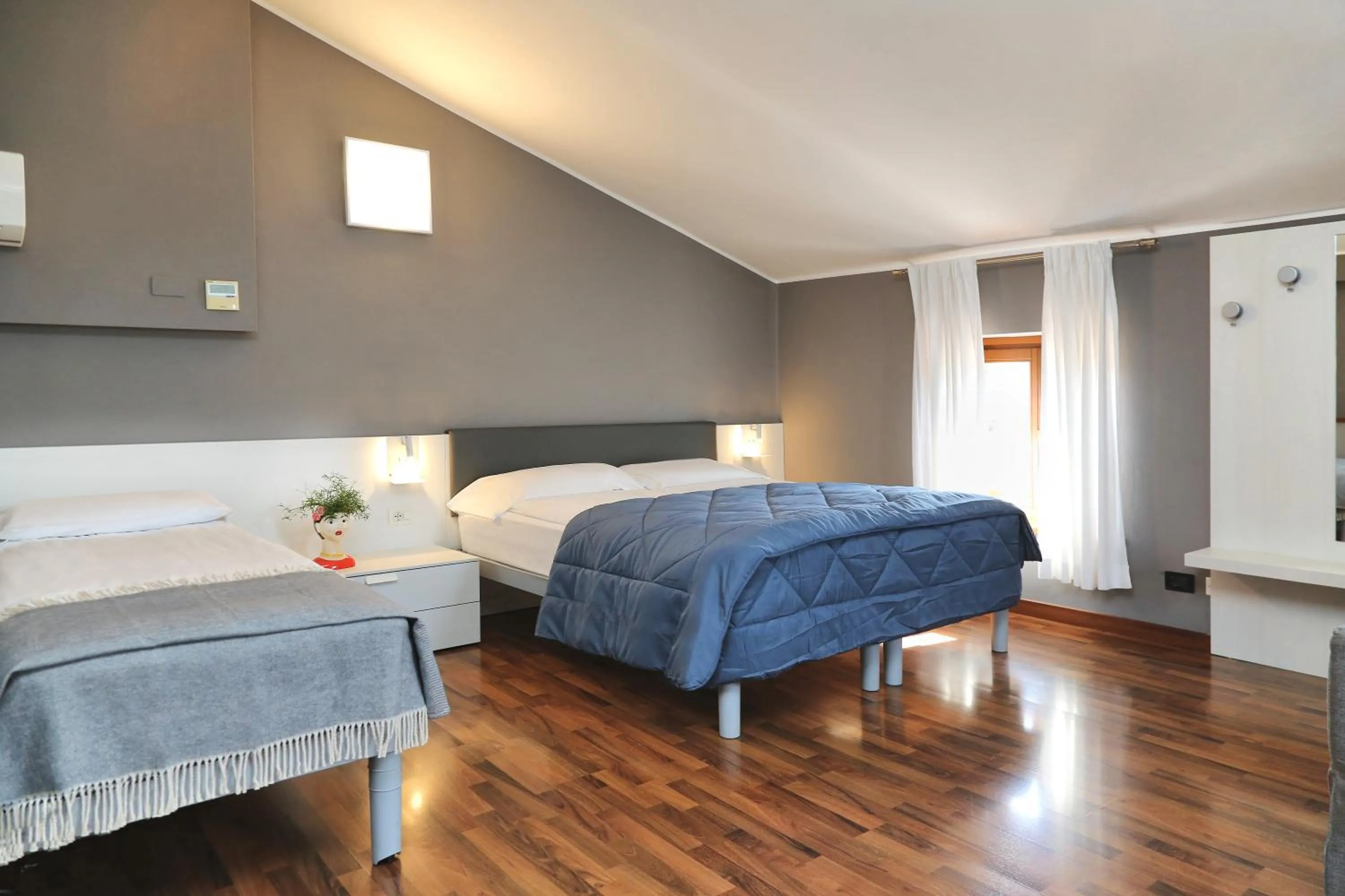 Balcony/Terrace, Bed in Albergo All'Ancora