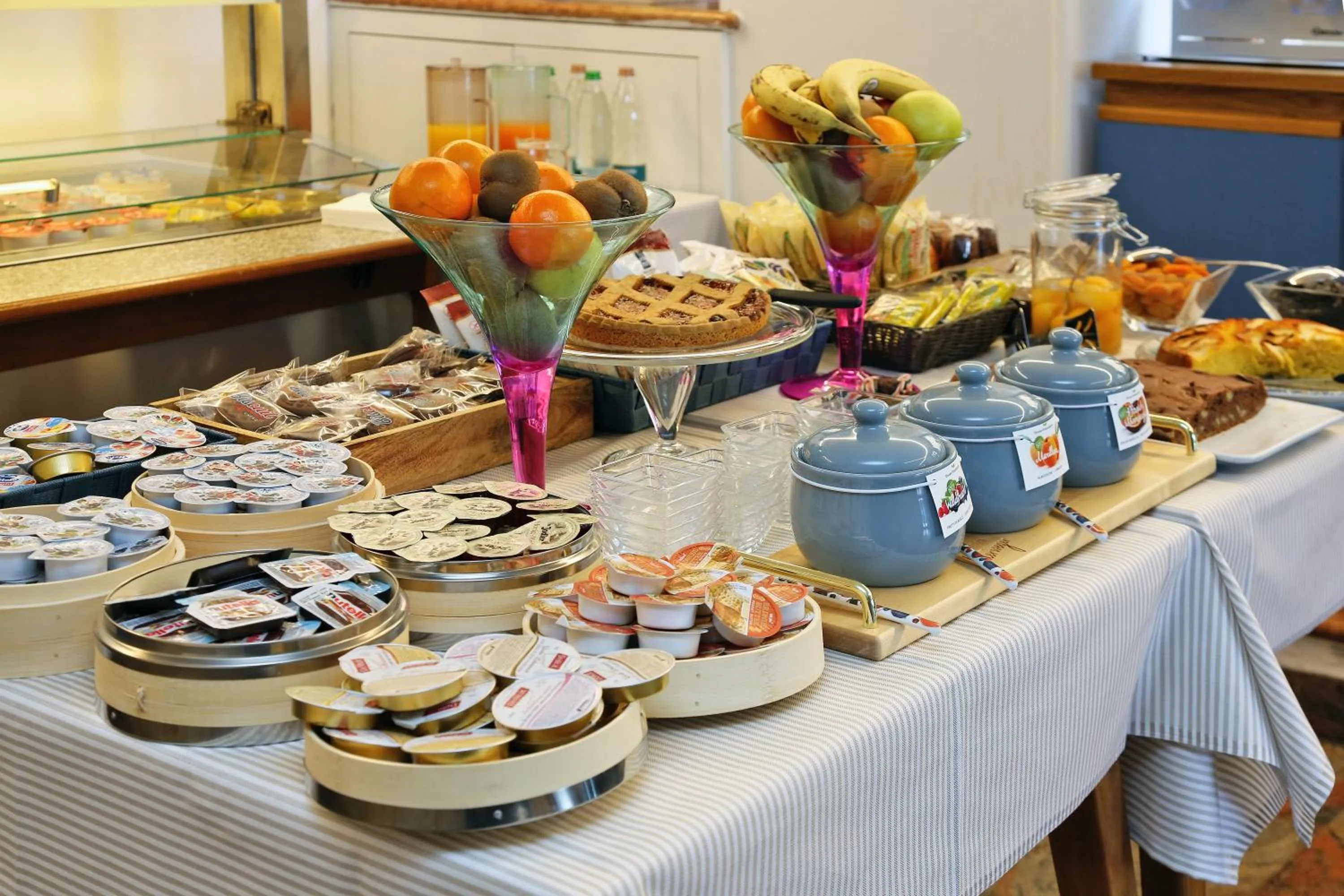 Buffet breakfast in Albergo All'Ancora