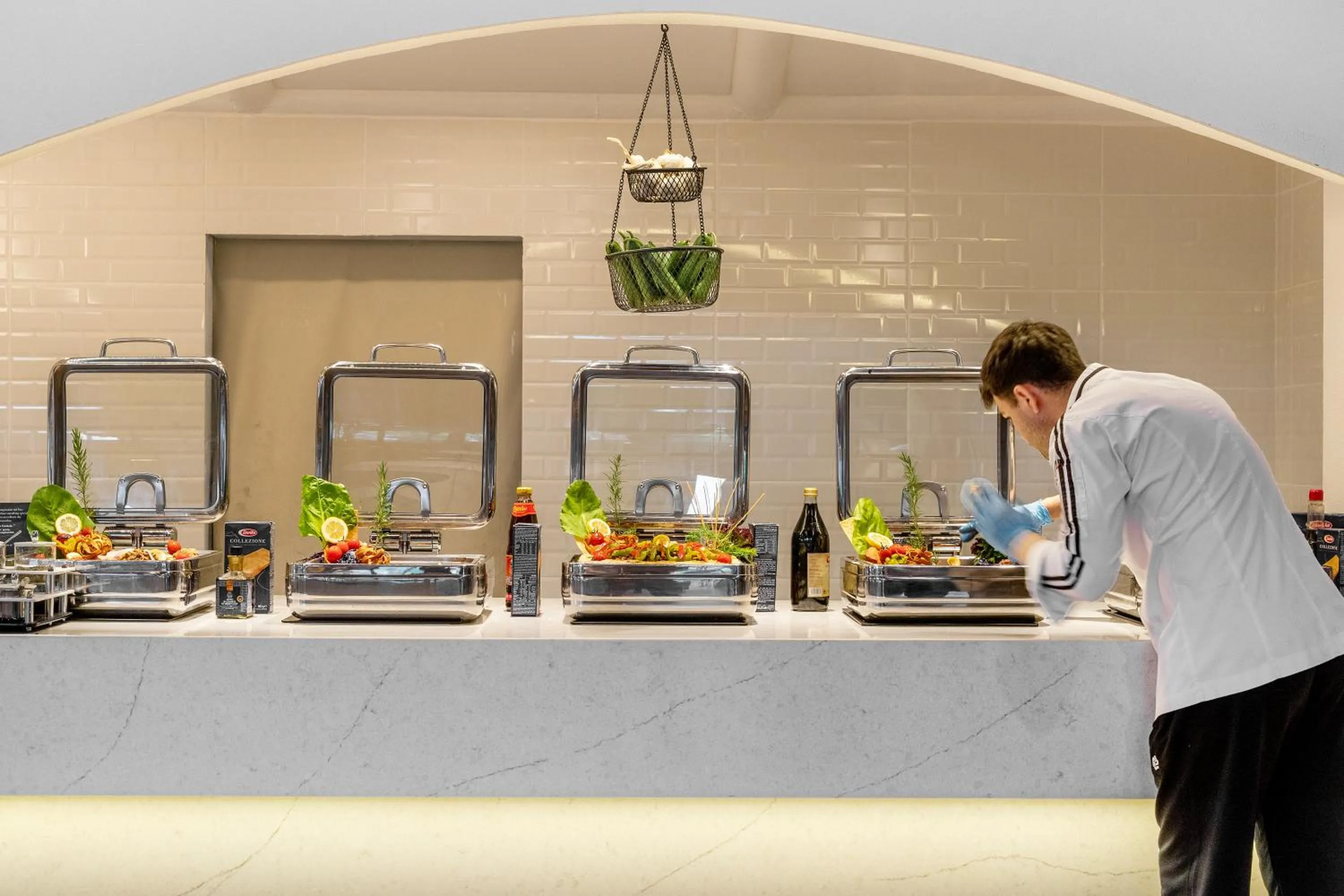 Restaurant/places to eat in Marti Resort Deluxe Hotel