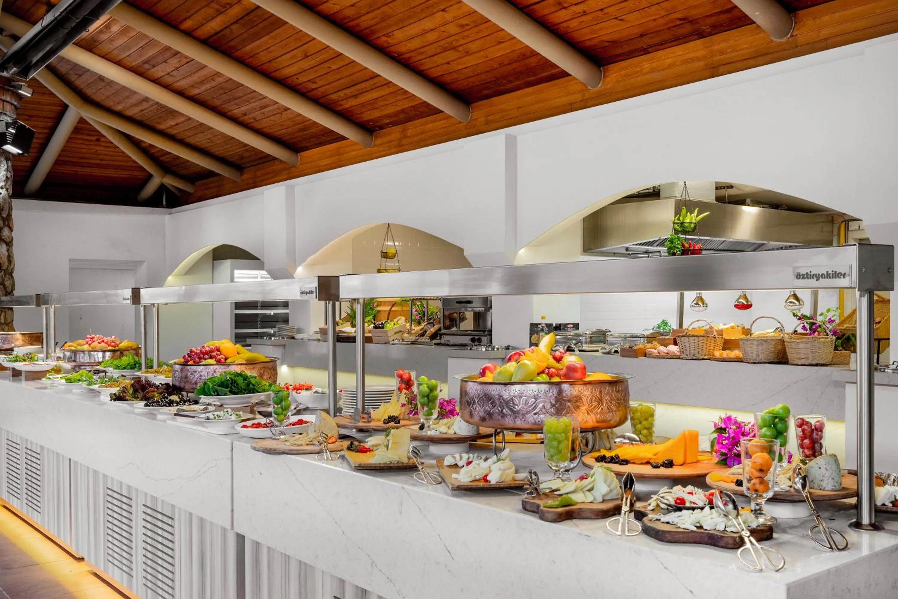 Restaurant/places to eat in Marti Resort Deluxe Hotel