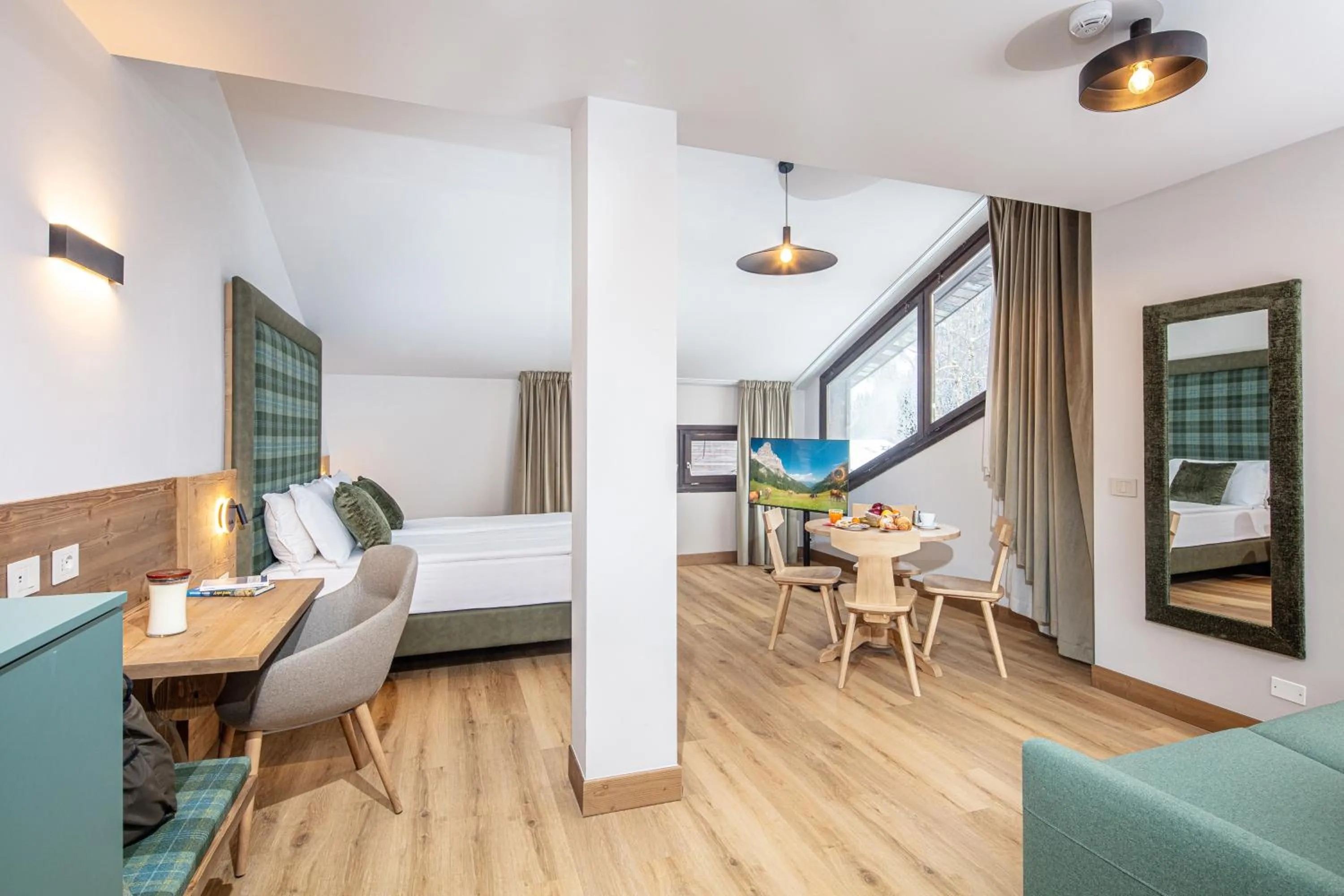 Restaurant/places to eat, Bed in Hotel Nigritella