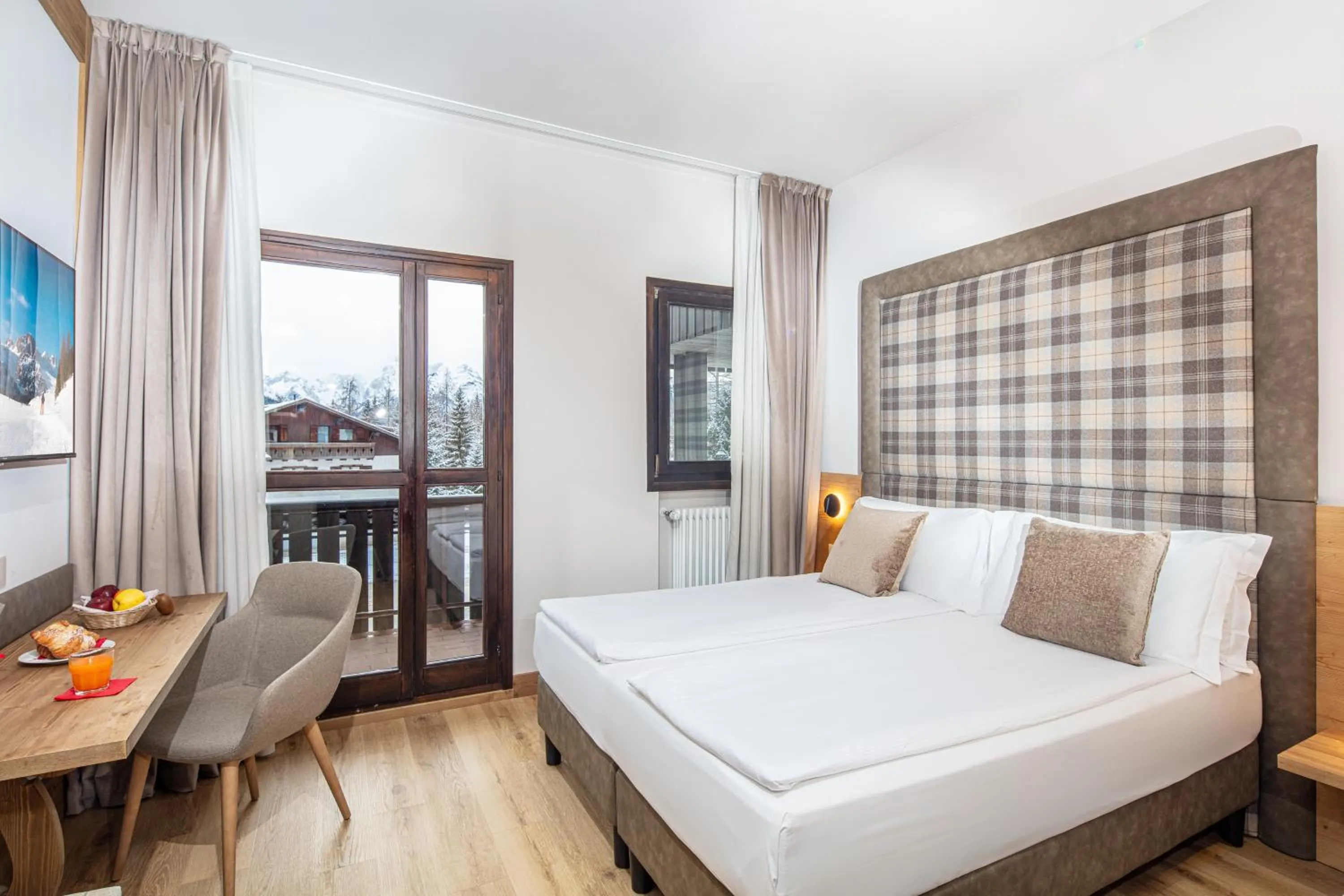 Restaurant/places to eat, Bed in Hotel Nigritella