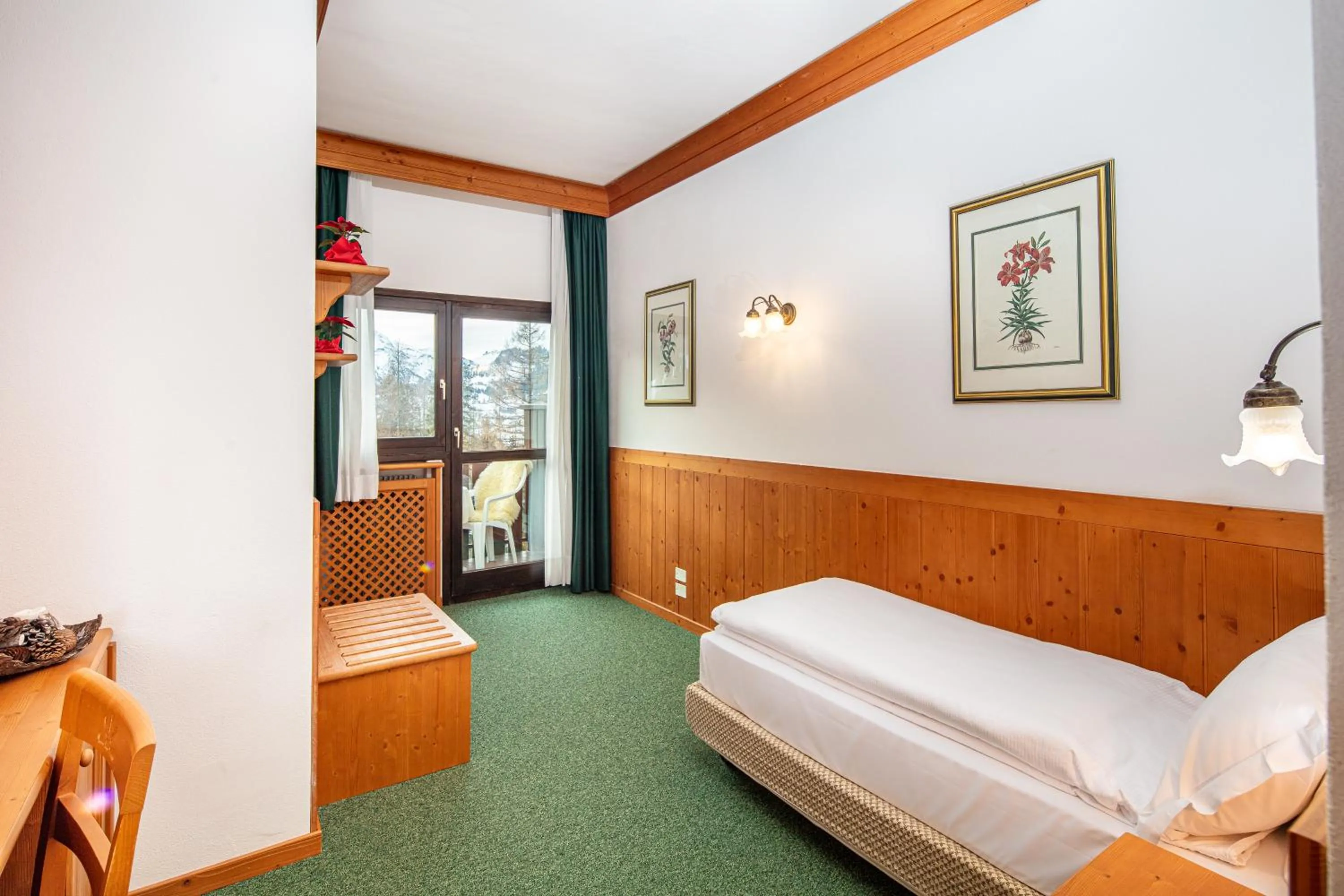 Property building, Bed in Hotel Nigritella