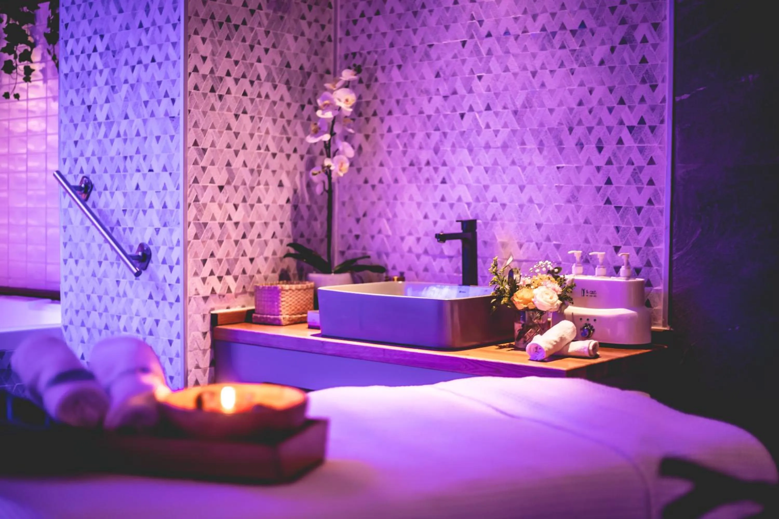 Spa and wellness centre/facilities, Bed in Daniel Herzliya Hotel