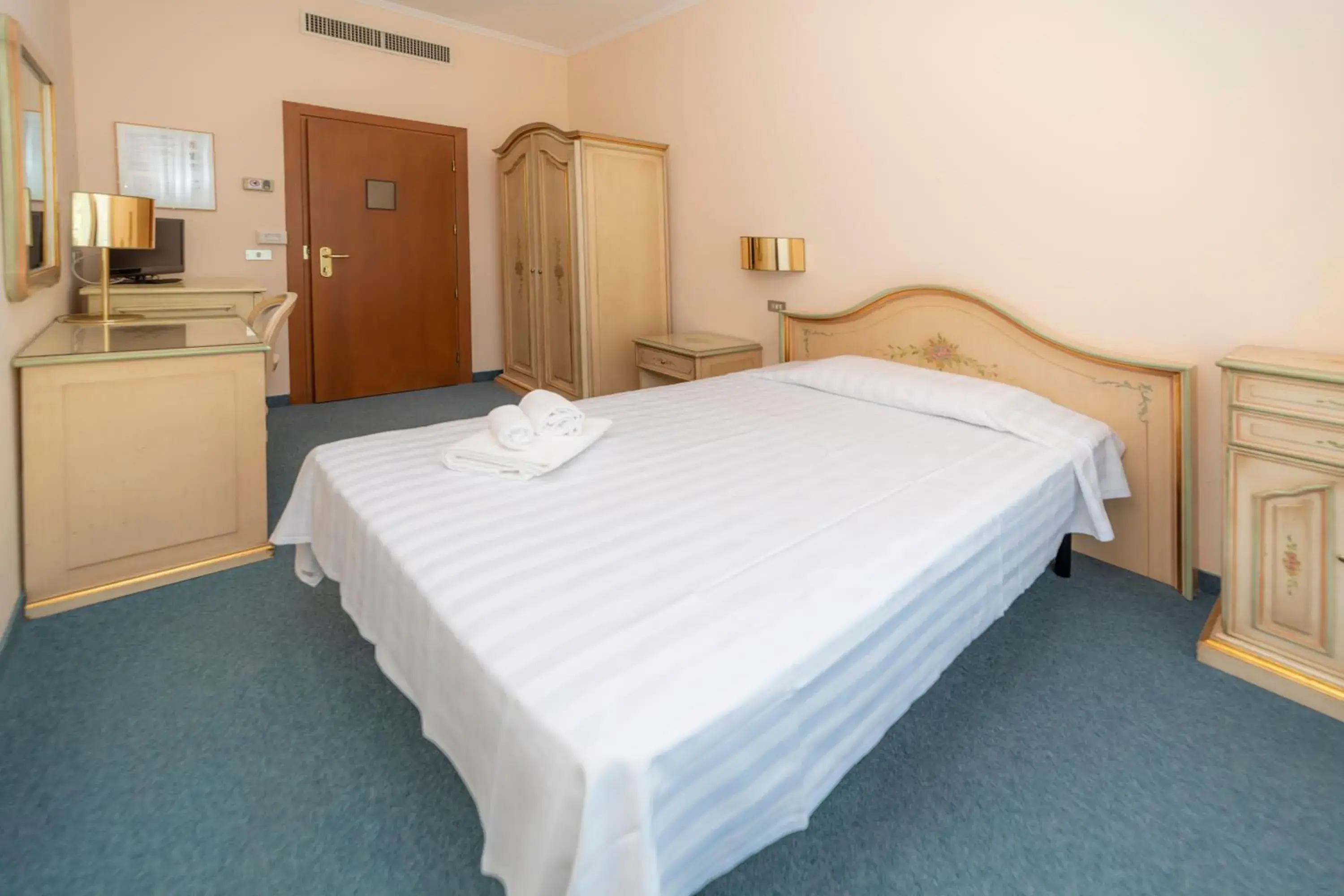 Single Room in Hotel Della Torre Single Room in Hotel Della Torre