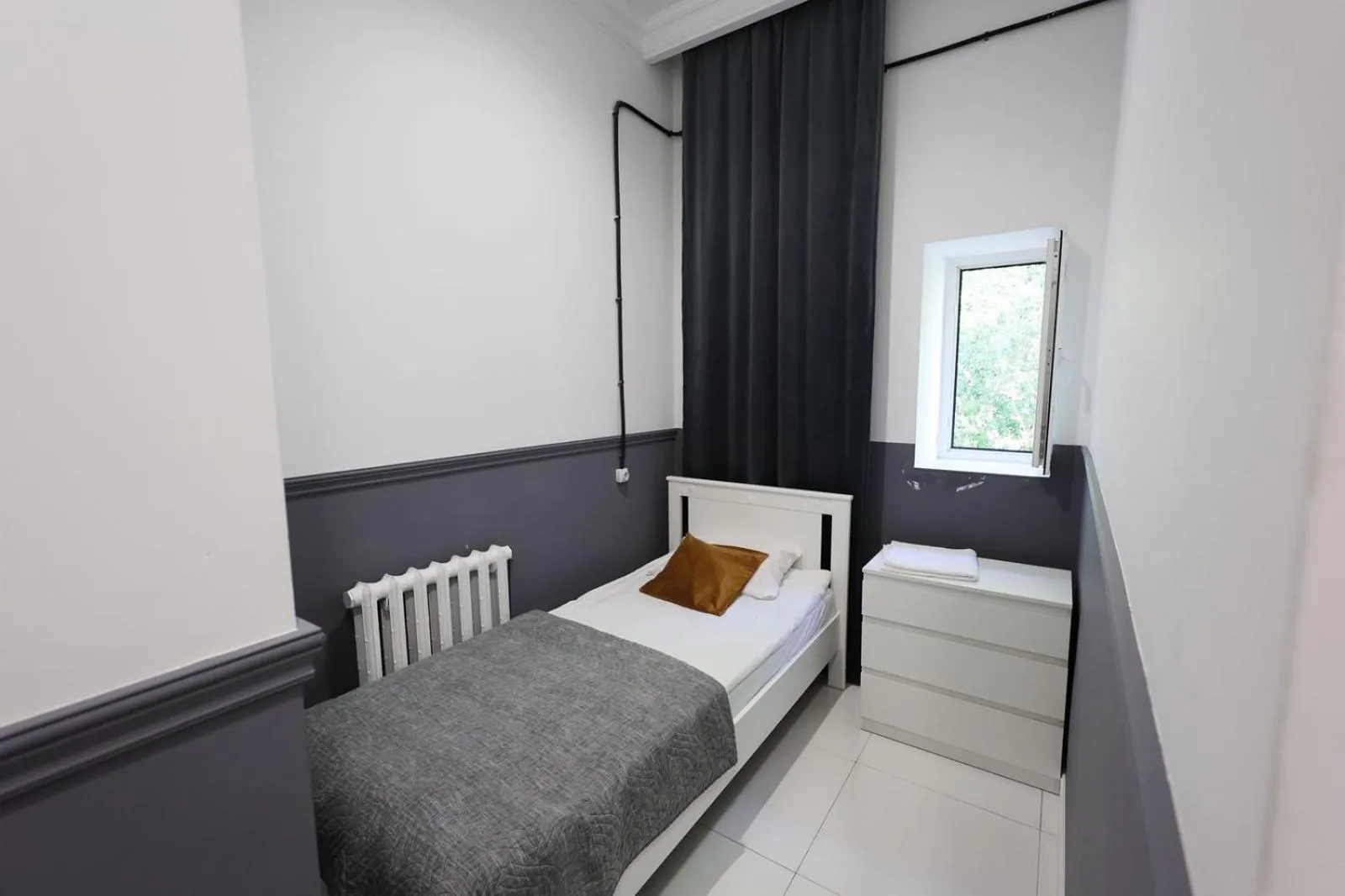 Bedroom, Bed in HANNAH INN - ex HELLO INN