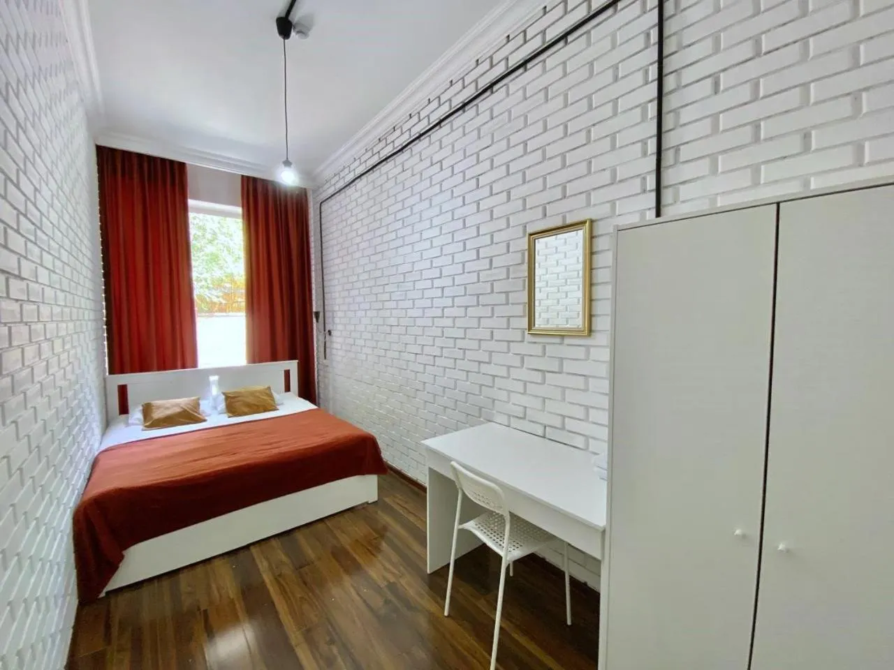 Photo of the whole room, Bed in HANNAH INN - ex HELLO INN