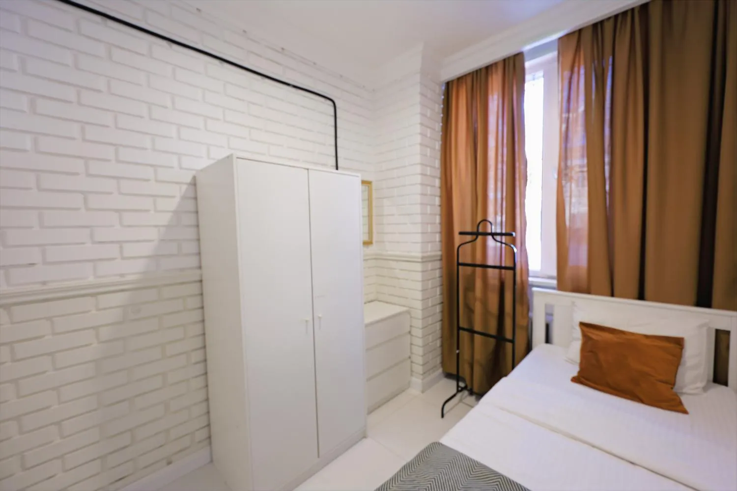 Bed in HANNAH INN - ex HELLO INN