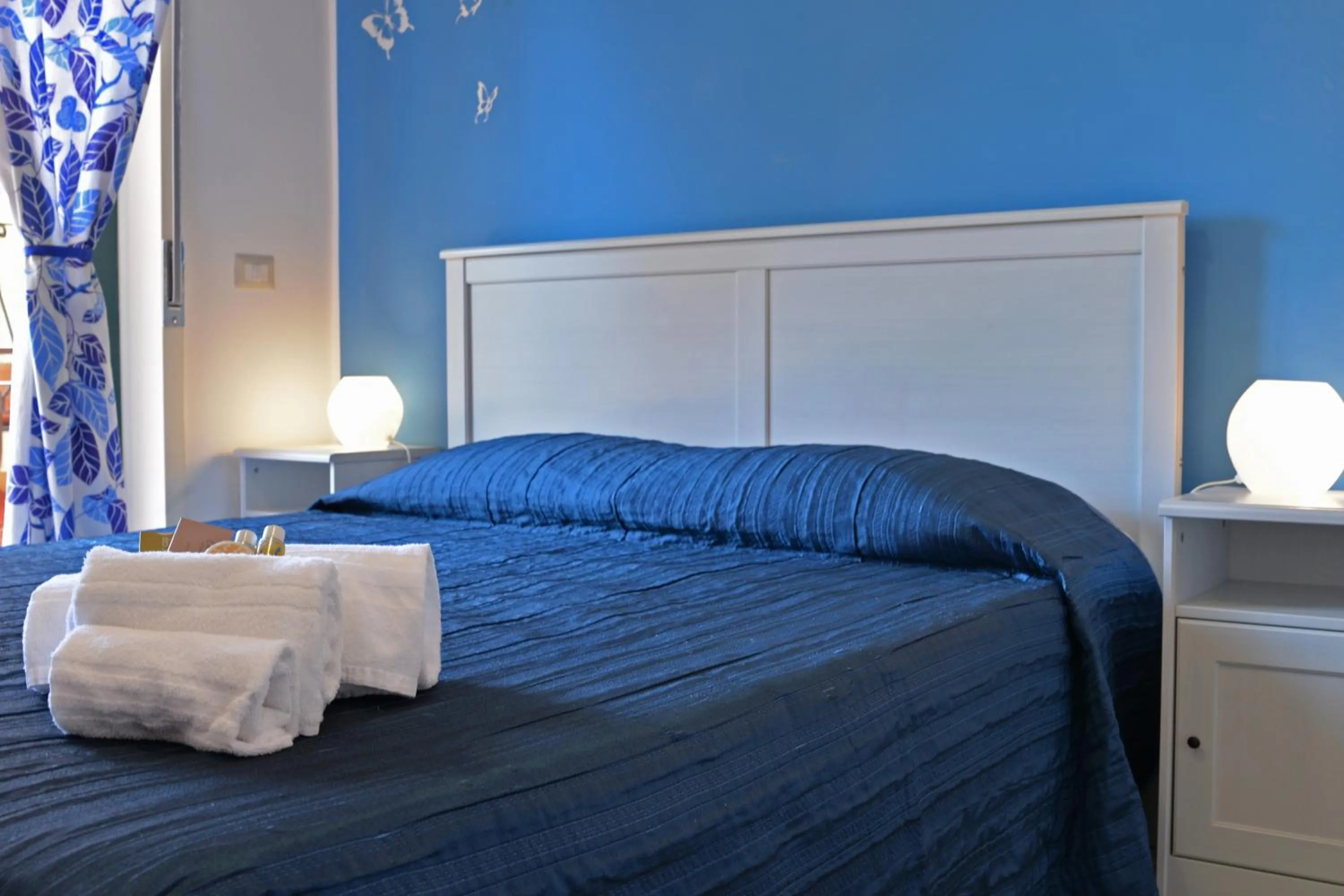 Bedroom, Bed in Hotel Donna Rosa