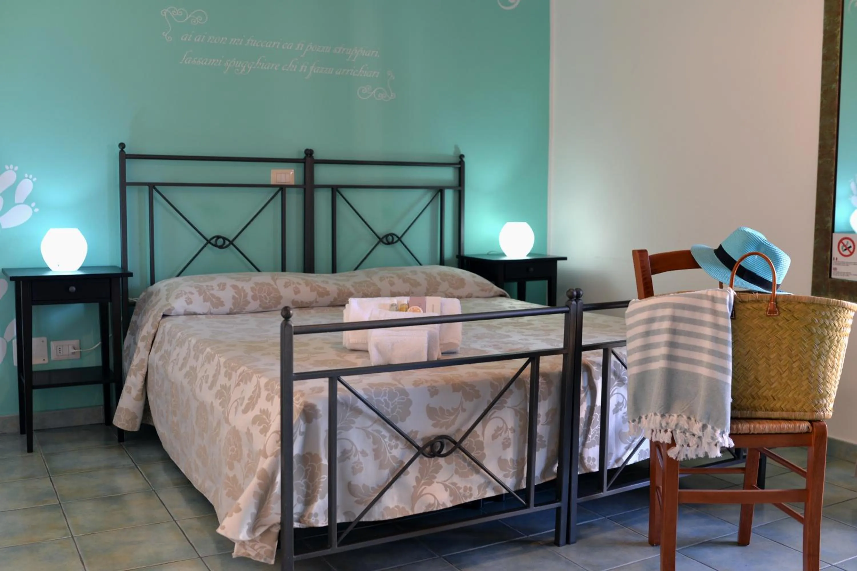 Bedroom, Bed in Hotel Donna Rosa