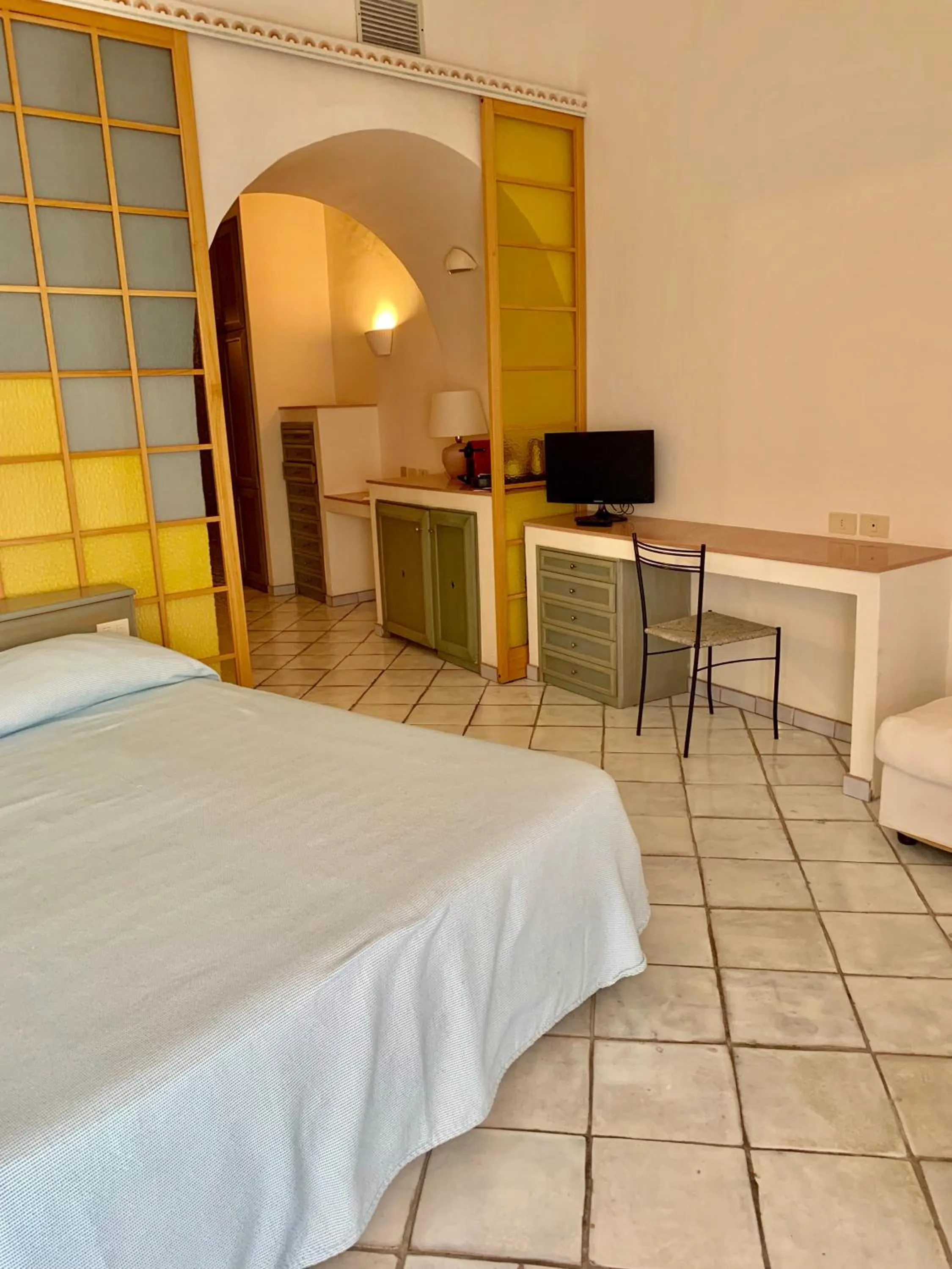 Bed in Green Park Hotel