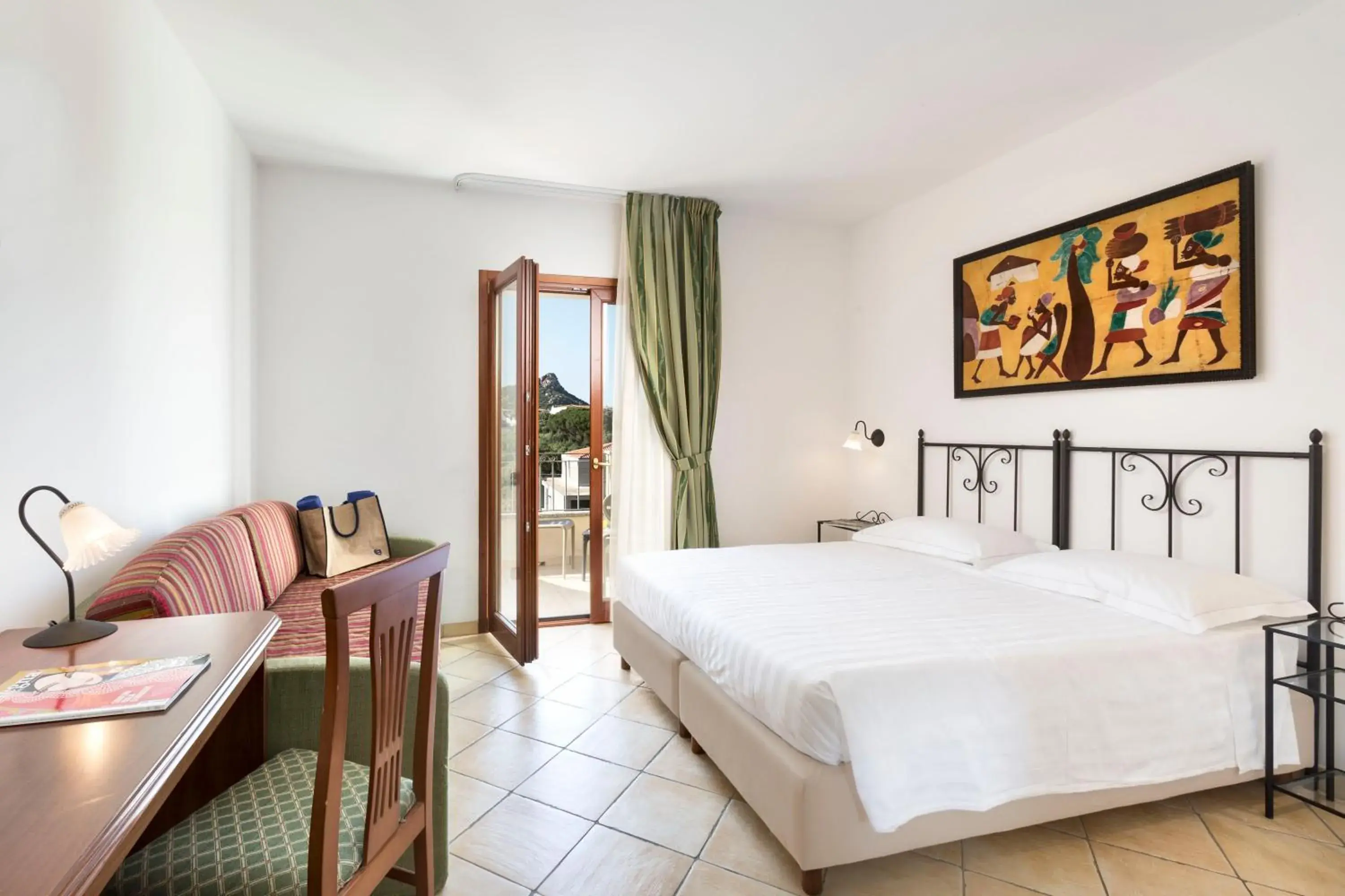 Standard Triple Room in Blu Hotel Morisco Standard Triple Room in Blu Hotel Morisco