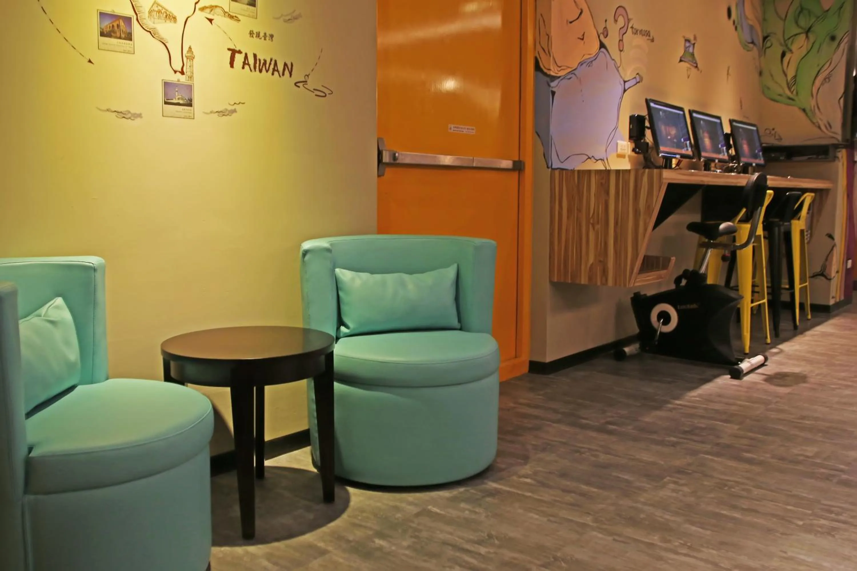 Communal lounge/ TV room in Backpackers Hostel - Taipei Changchun