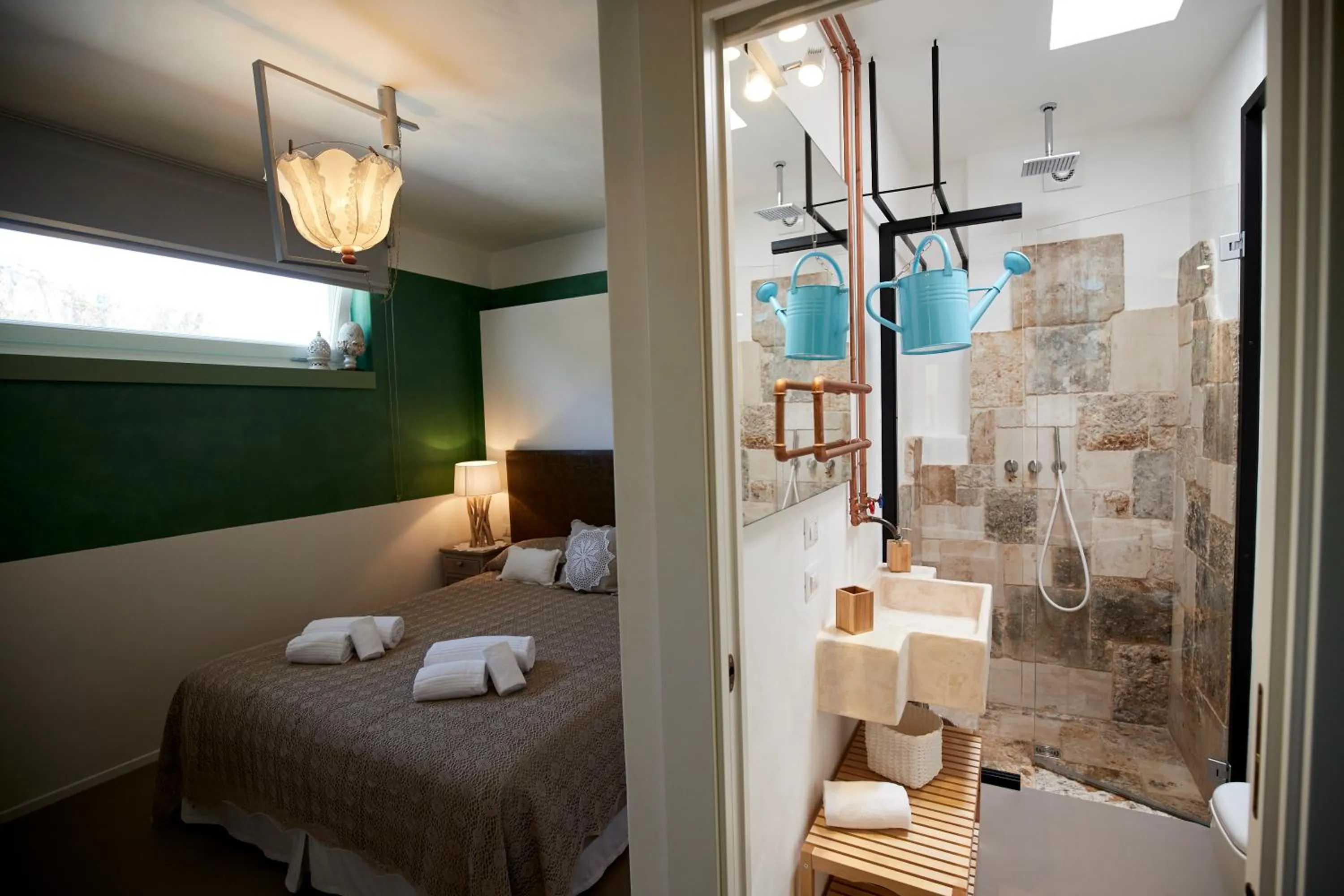 Shower, Bed in Echi di Puglia