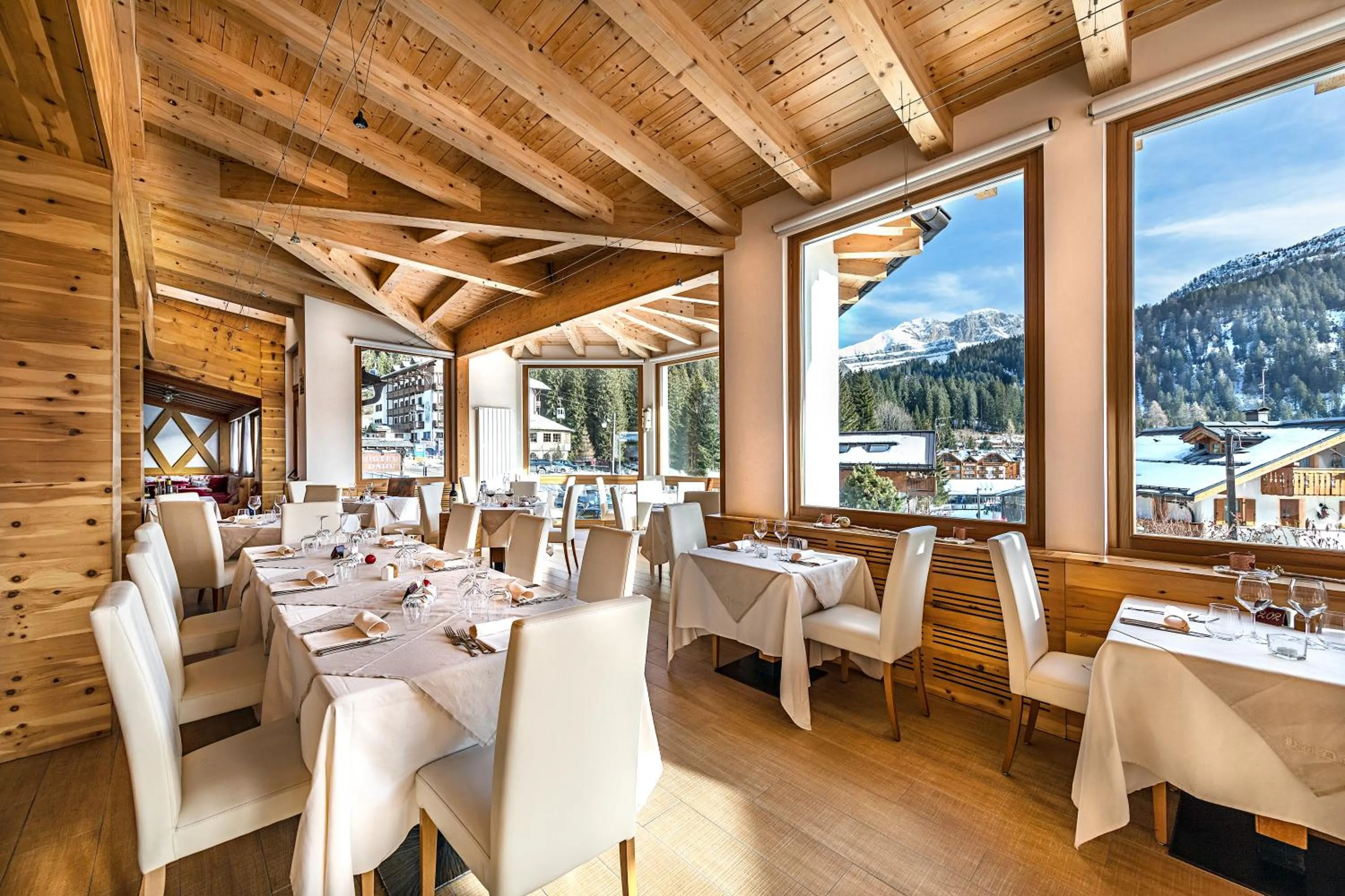 Restaurant/places to eat in Hotel Dahu