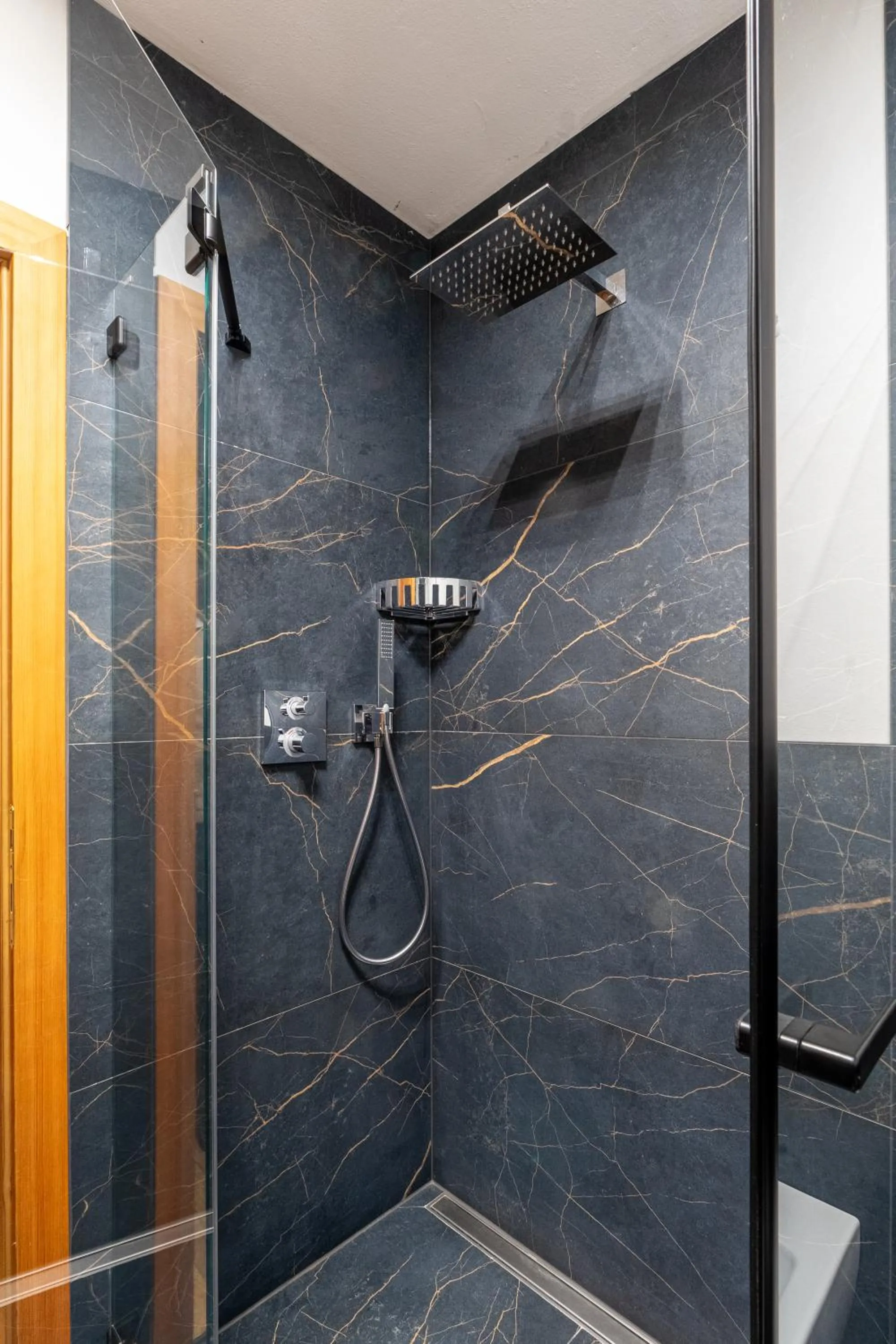 Shower in Hotel Dahu