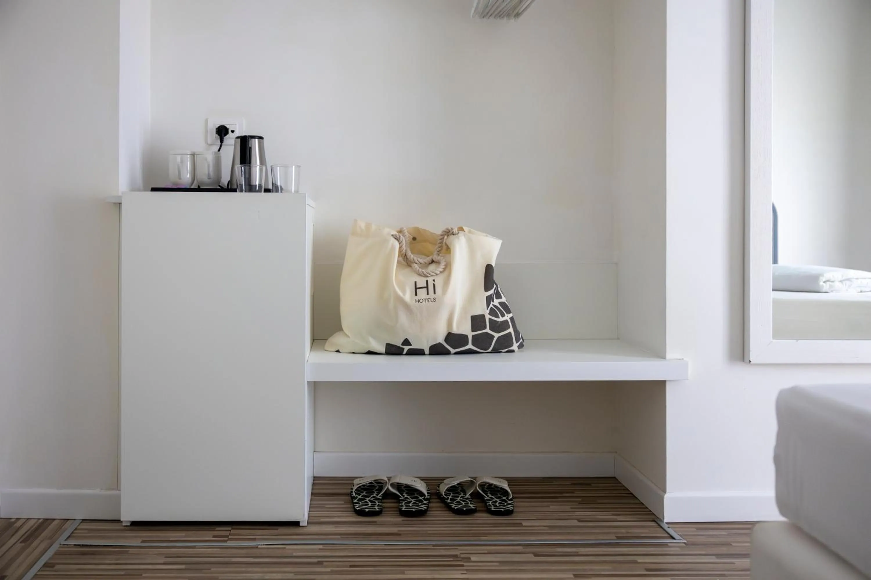 wardrobe in SeeLE Garda Hotel