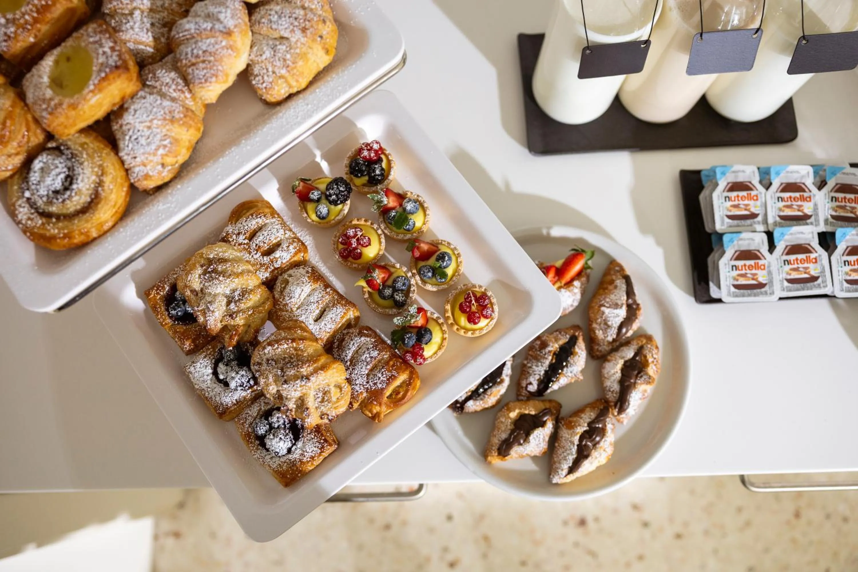 Continental breakfast in SeeLE Garda Hotel