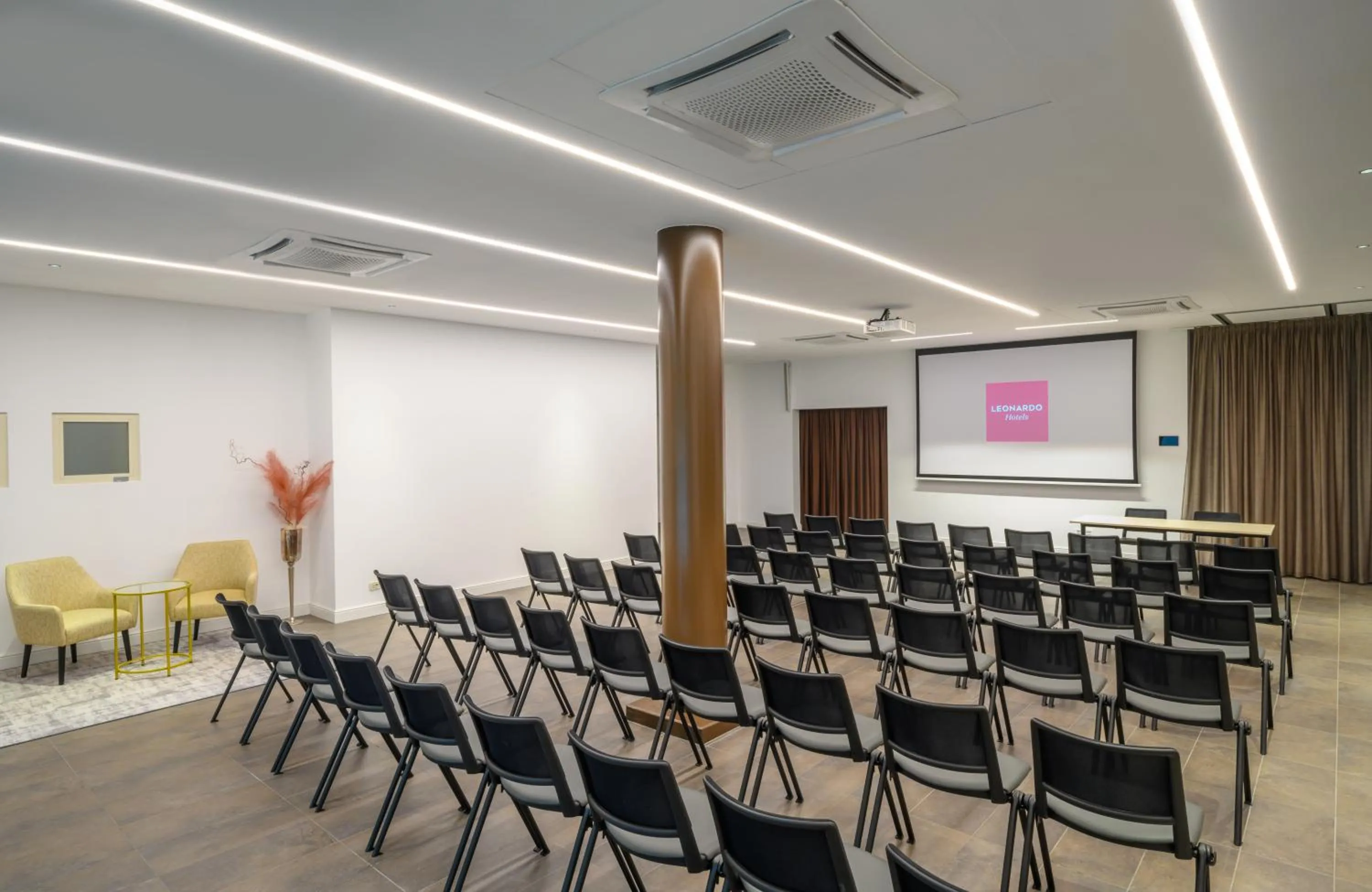 Meeting/conference room in Leonardo Hotel Lago di Garda - Wellness and Spa