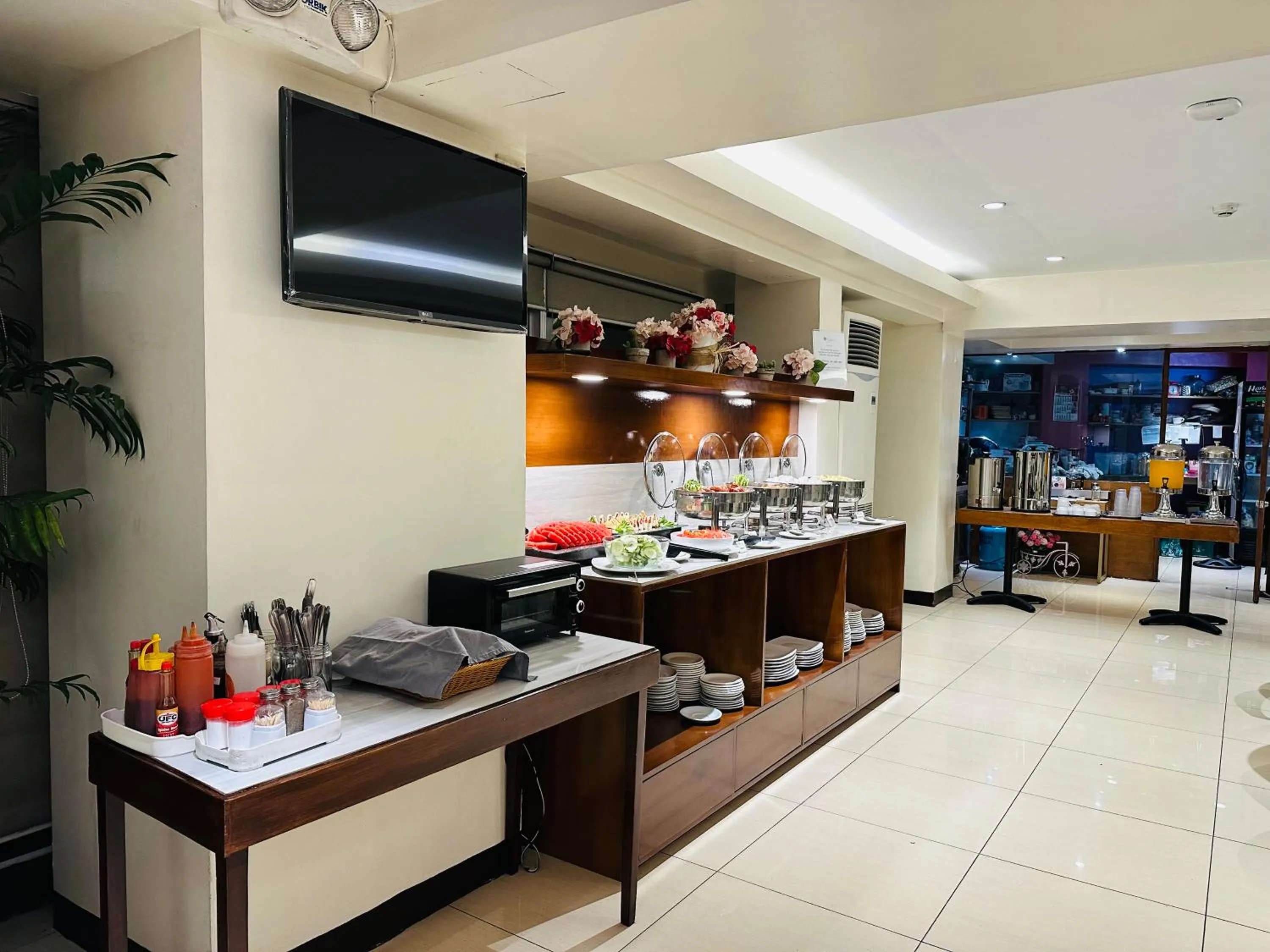 Restaurant/places to eat in MySpace Hotel @BGC