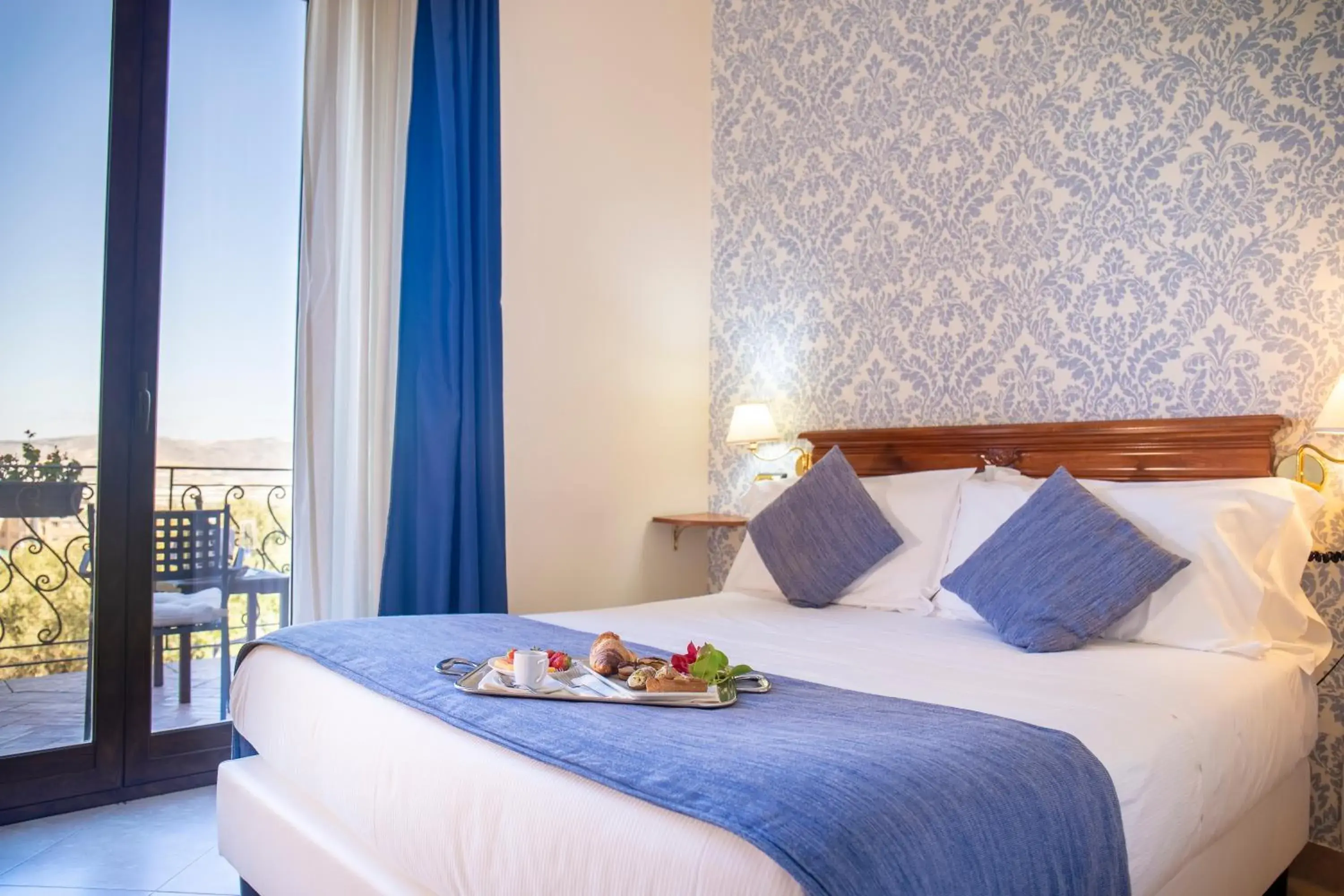 Superior Double or Twin Room in Relais Villa Giuliana Superior Double or Twin Room in Relais Villa Giuliana