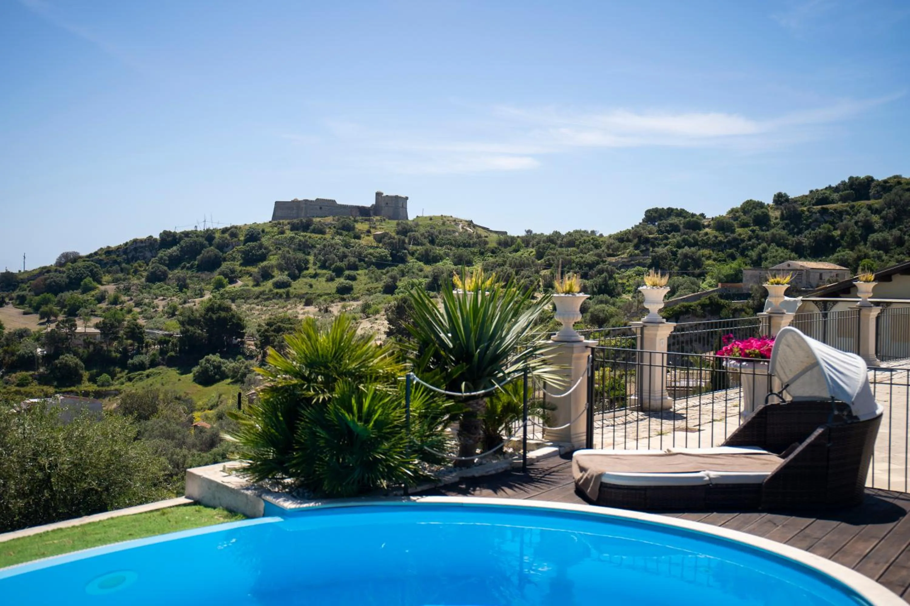 Swimming pool in Relais Villa Giuliana