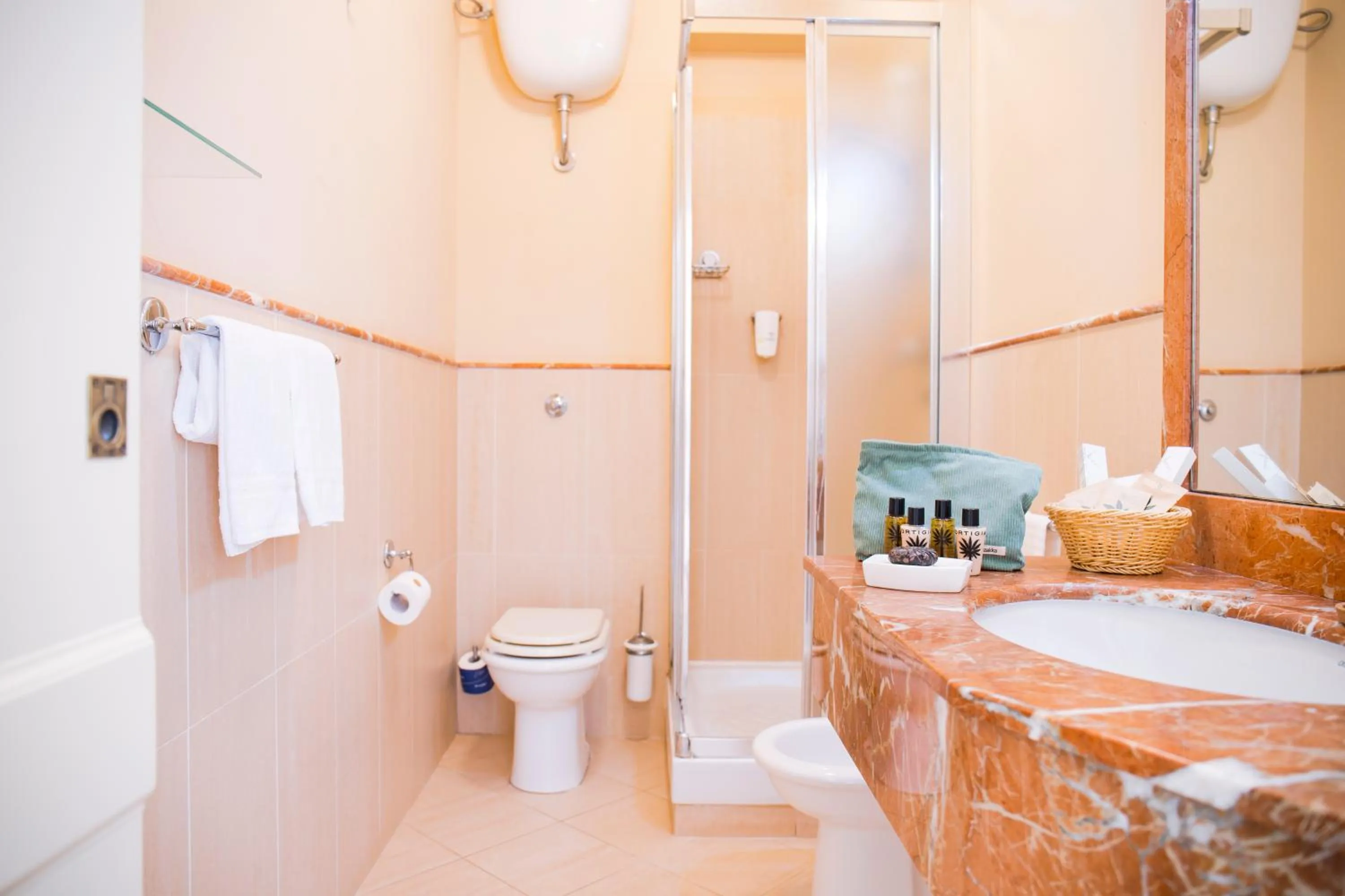 Bathroom, Bed in Relais Villa Giuliana