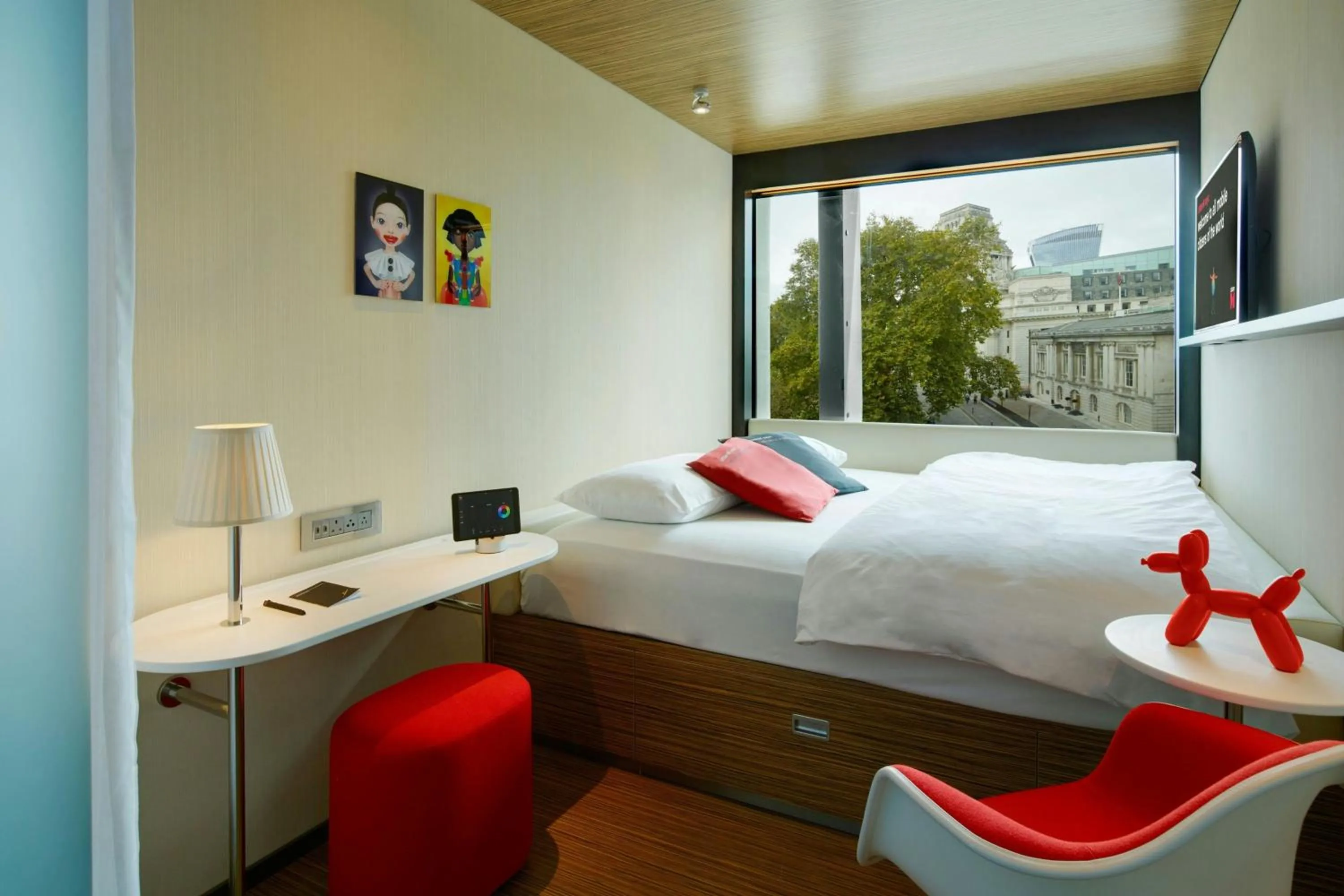 Bedroom, Bed in citizenM Tower of London
