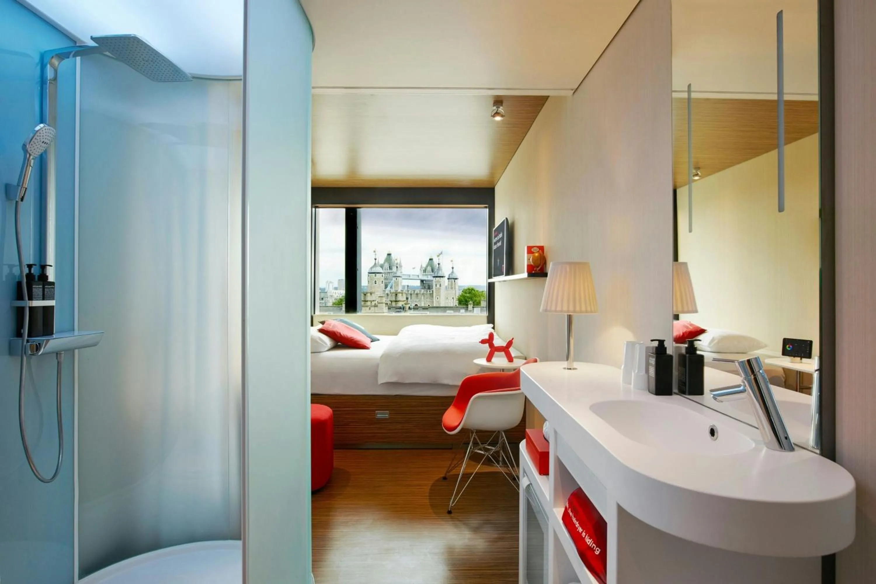 Bedroom, Bed in citizenM Tower of London