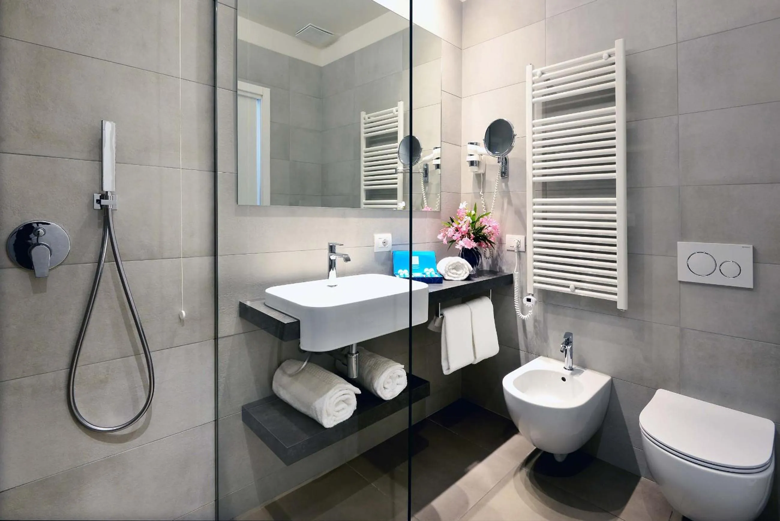 Shower in Hotel Monte Baldo e Villa Acquarone