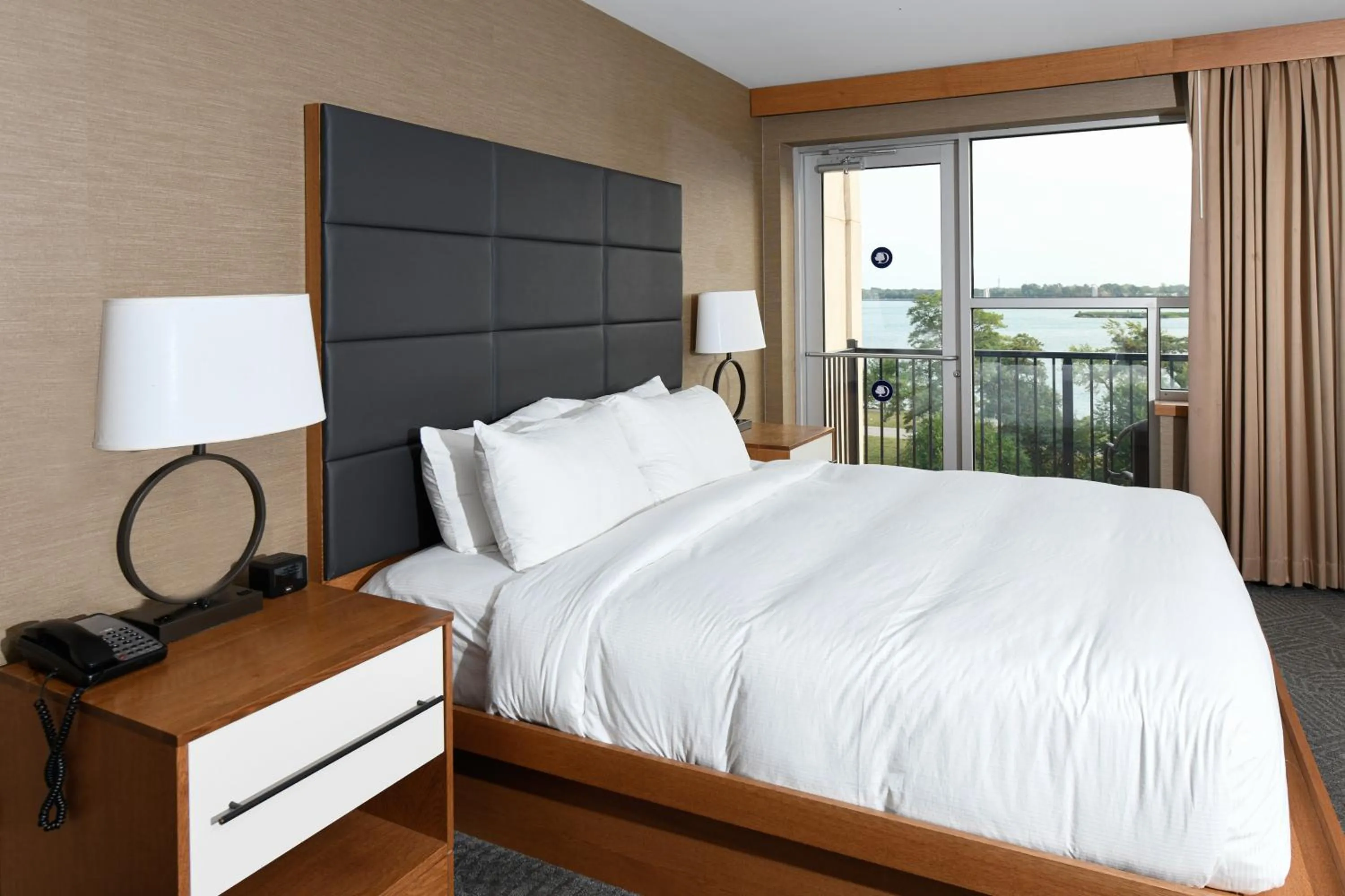 Bed in DoubleTree by Hilton Hotel Niagara Falls New York