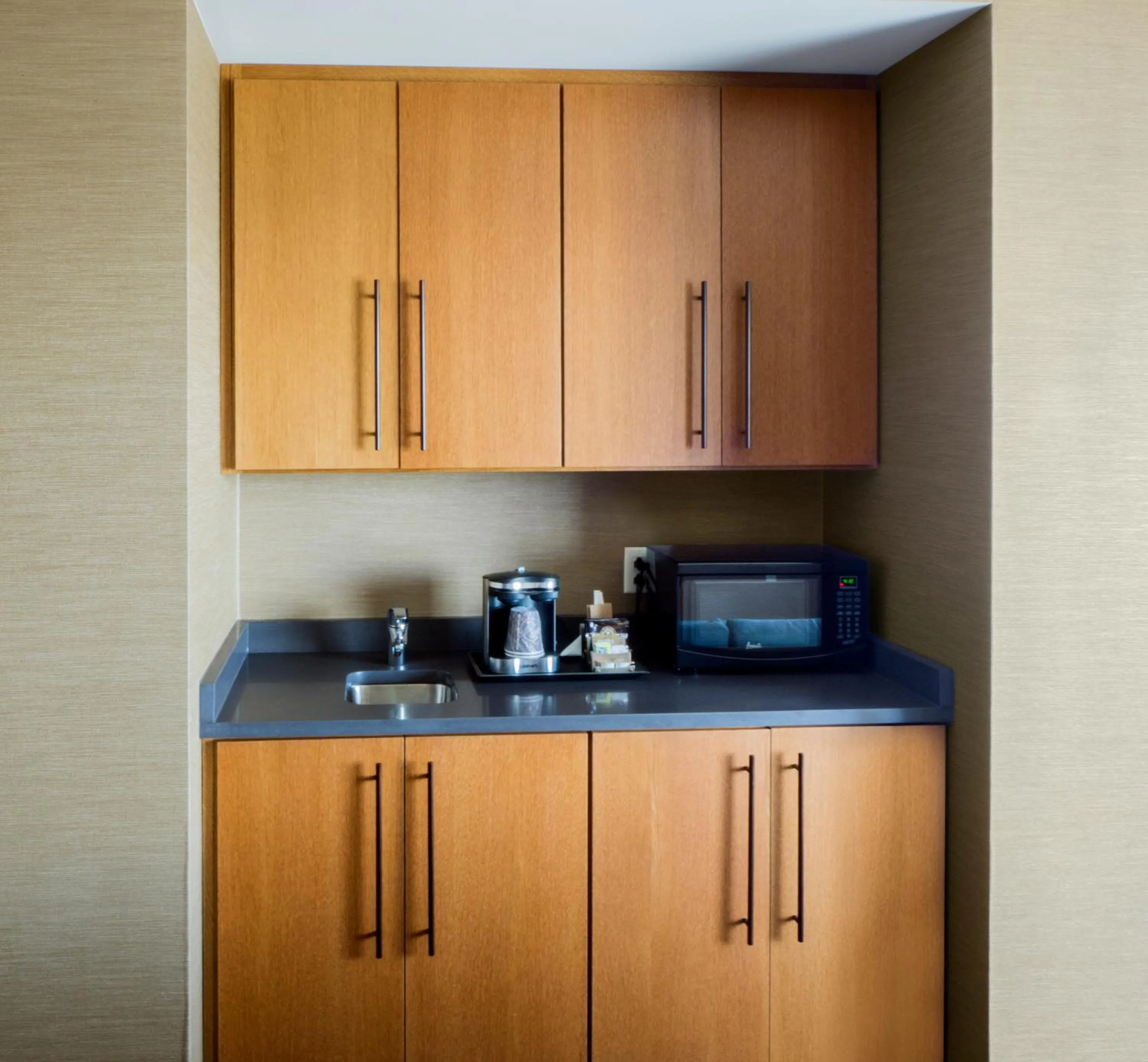 Coffee/tea facilities in DoubleTree by Hilton Hotel Niagara Falls New York