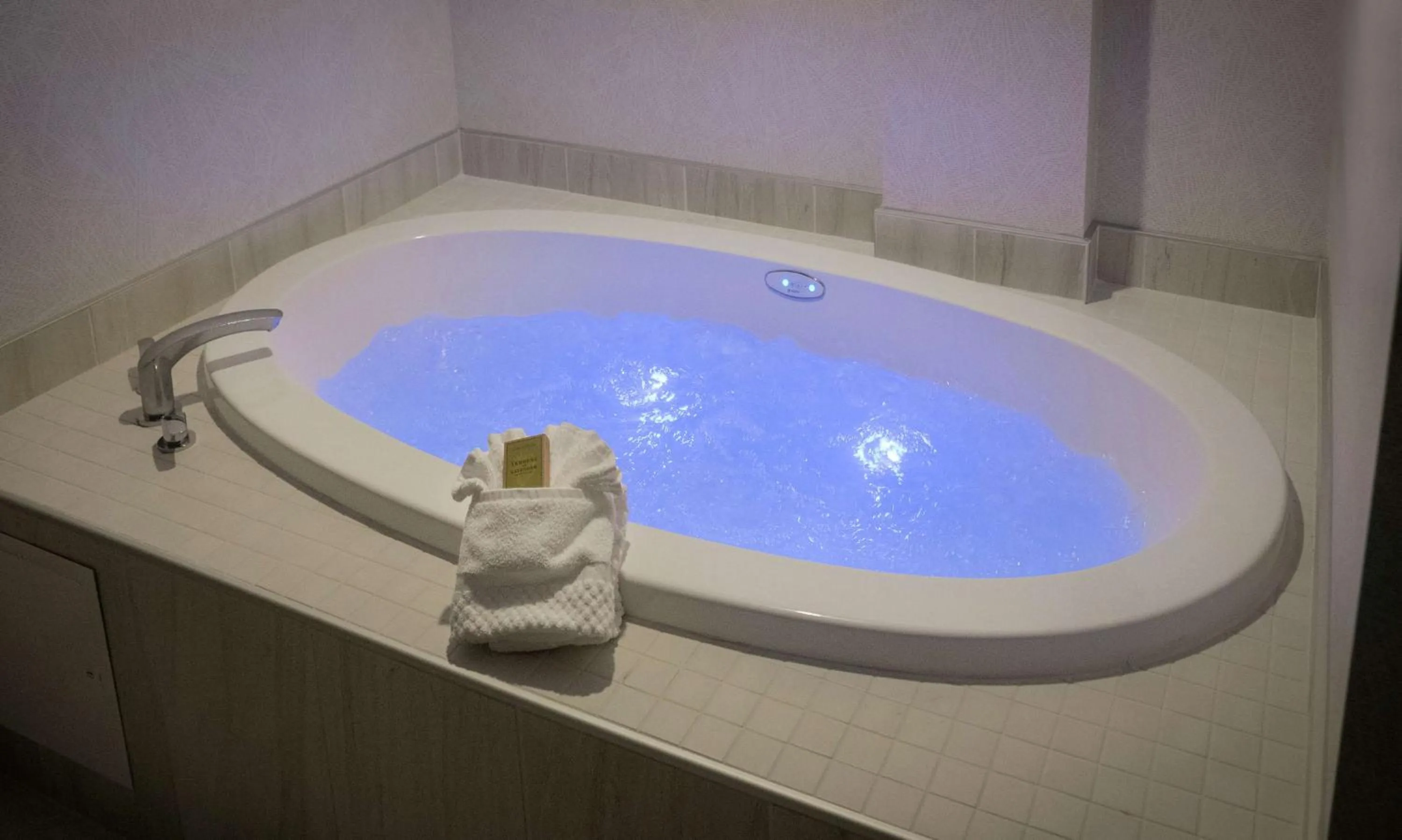 Bathroom in DoubleTree by Hilton Hotel Niagara Falls New York